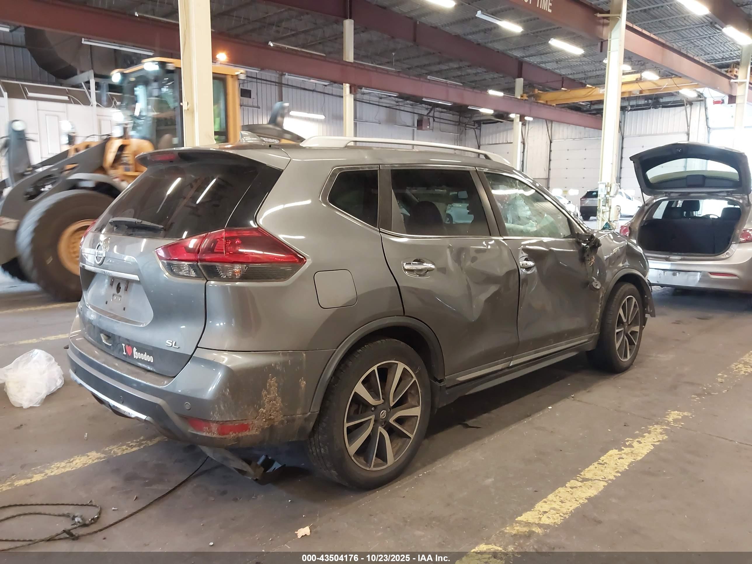 NISSAN ROGUE image 4
