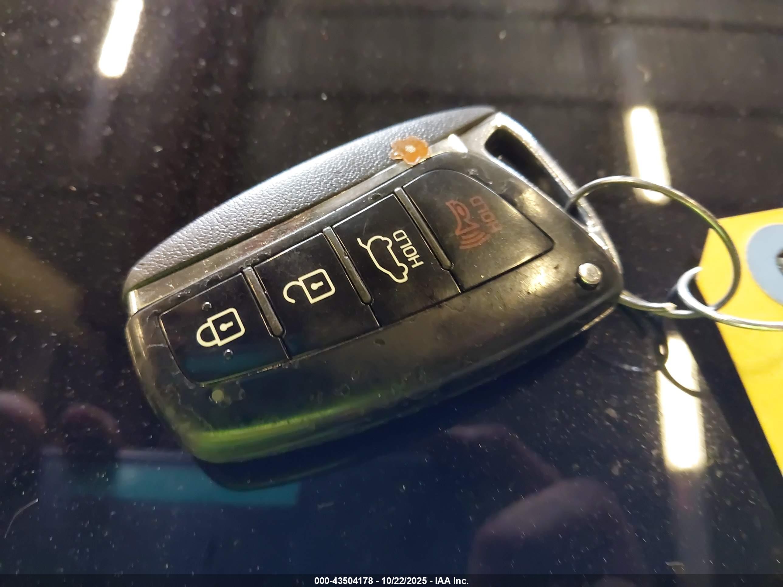 HYUNDAI SANTA image 11