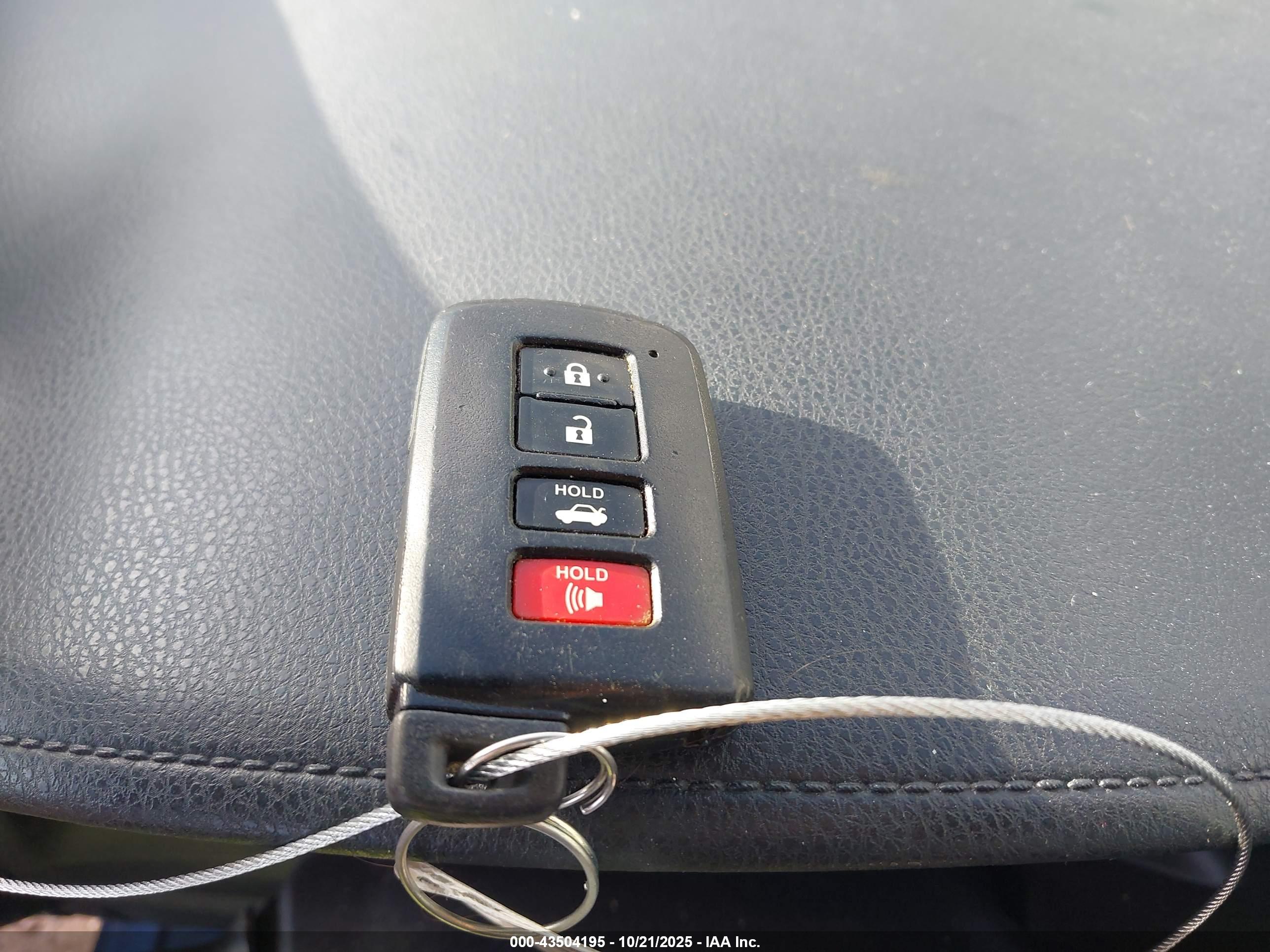 TOYOTA COROLLA image 11