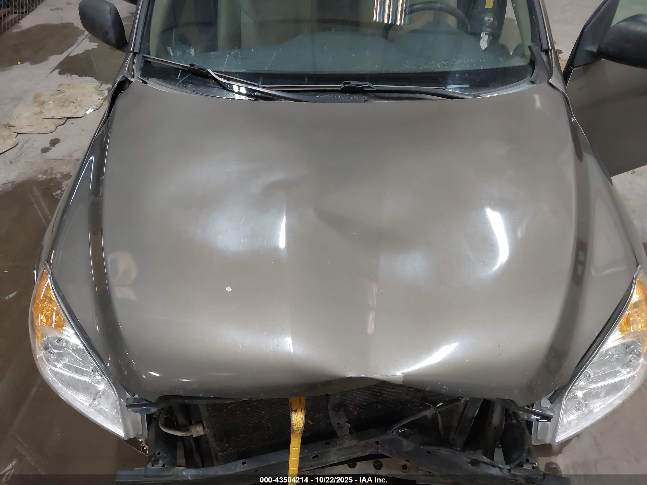TOYOTA RAV4 image 10