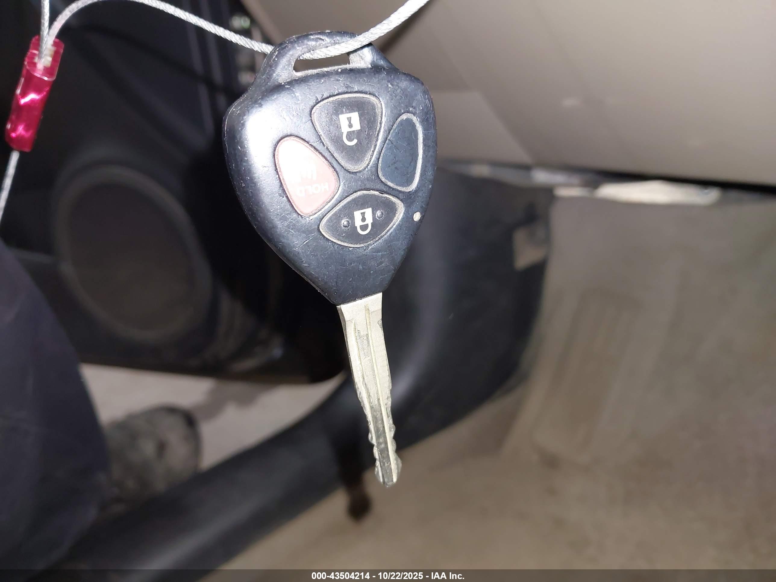 TOYOTA RAV4 image 11