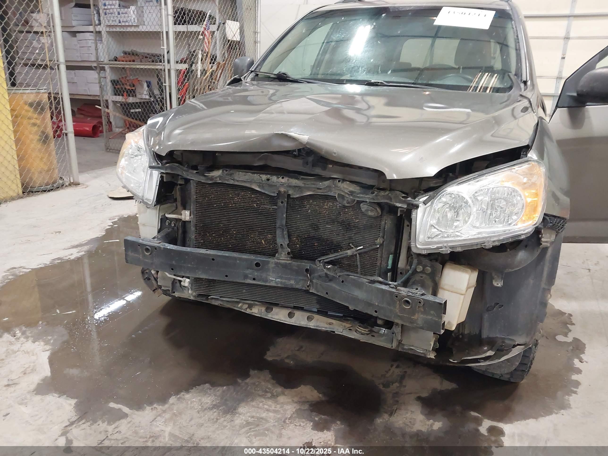 TOYOTA RAV4 image 6