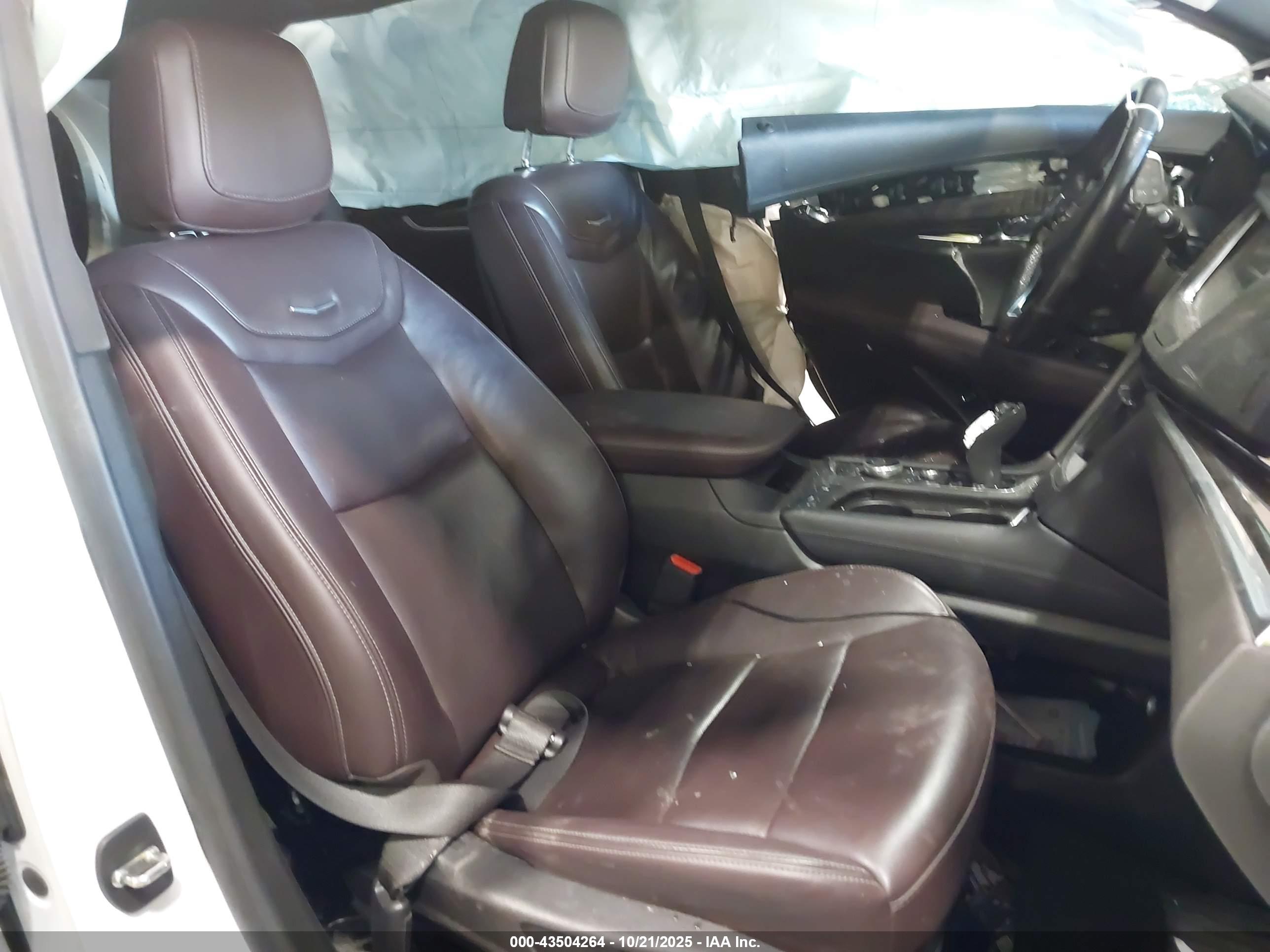 CADILLAC XT6 image 8