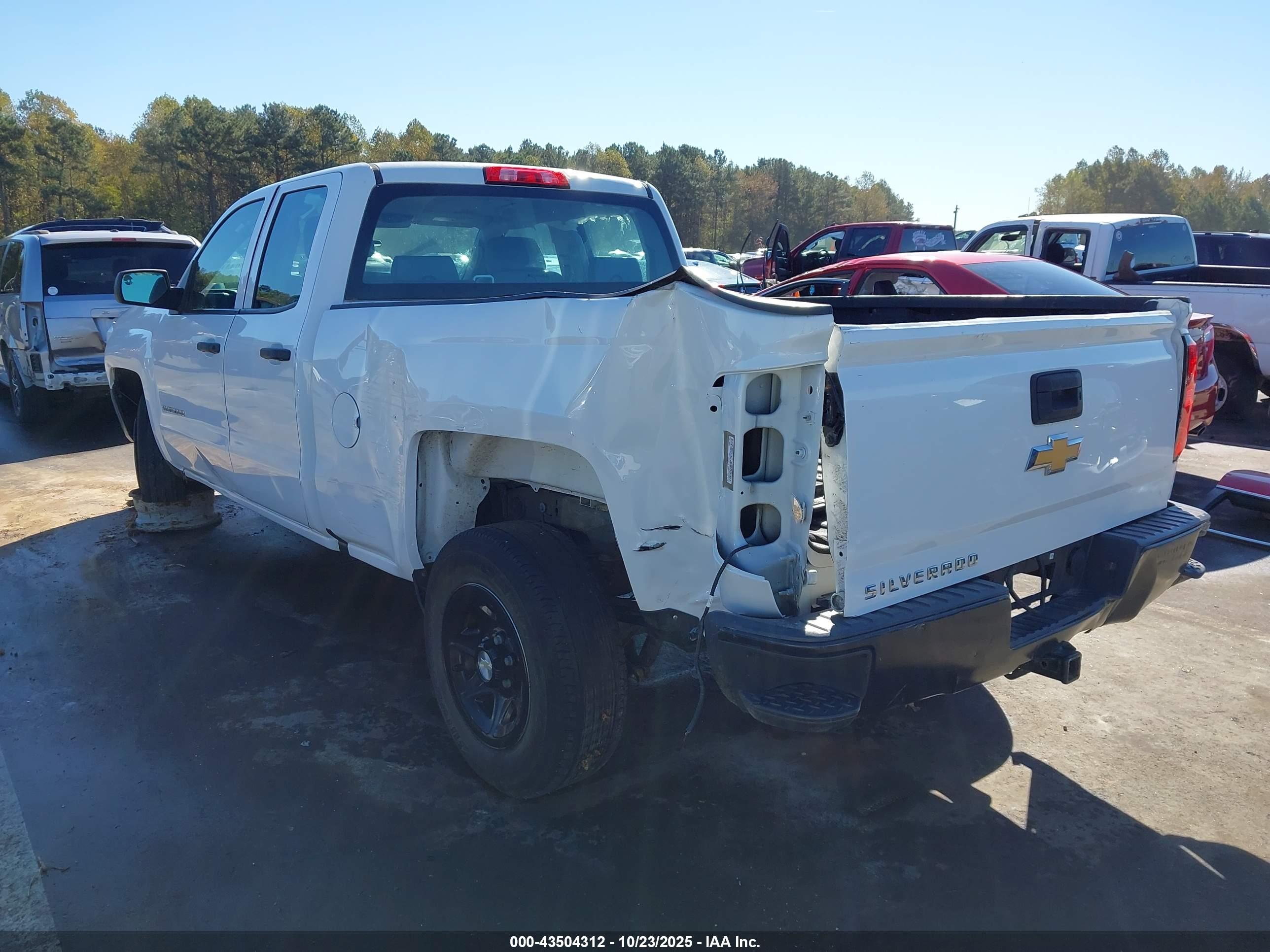 CHEVROLET SILVERADO image 3
