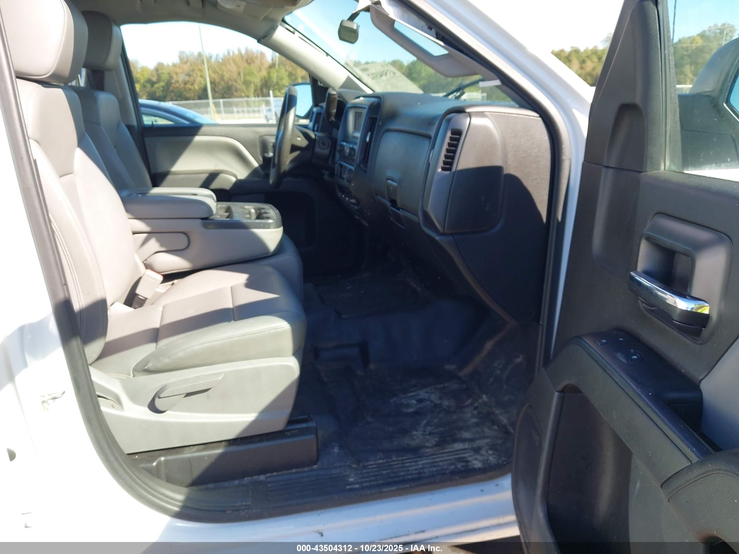 CHEVROLET SILVERADO image 5