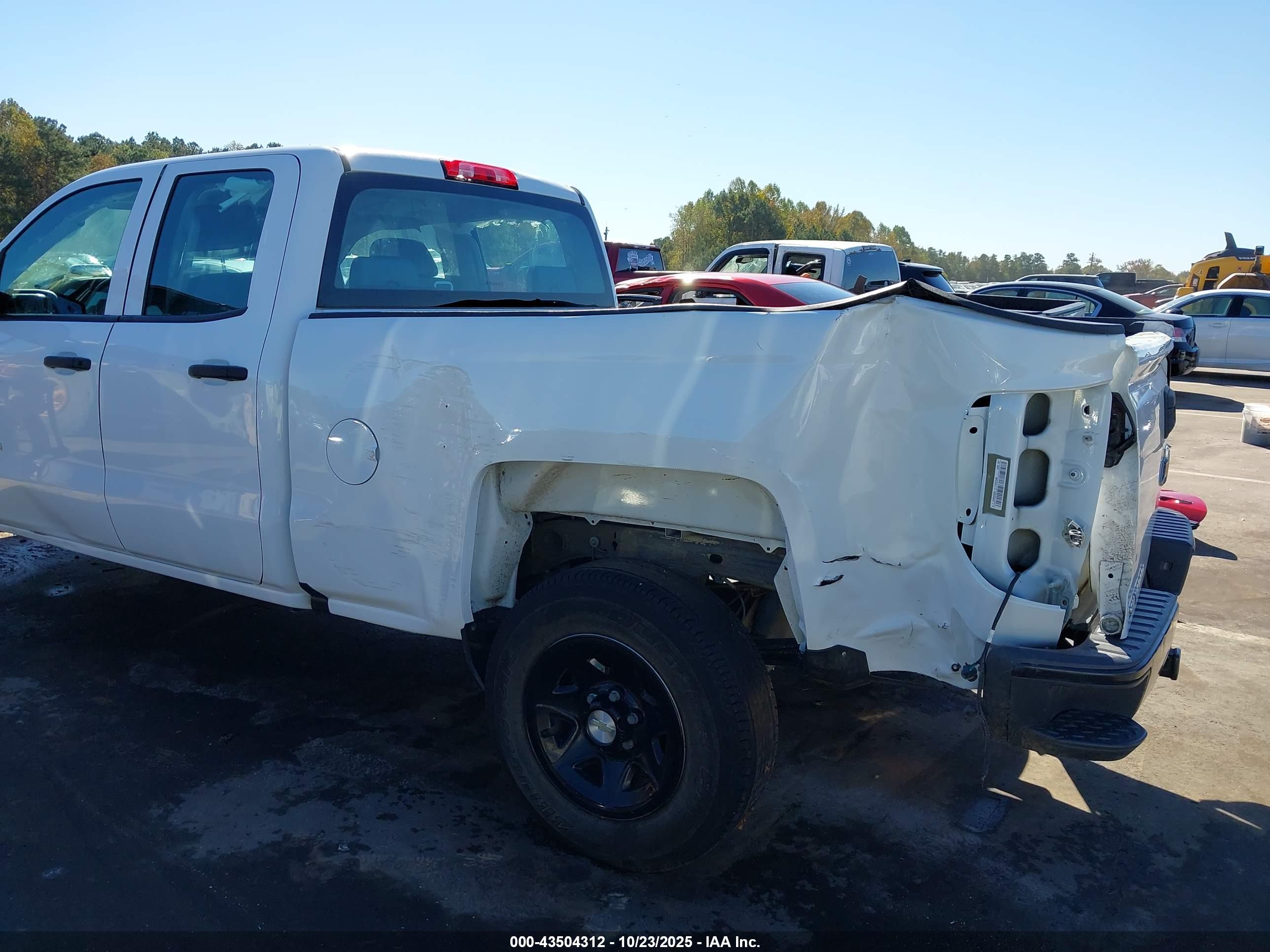 CHEVROLET SILVERADO image 6