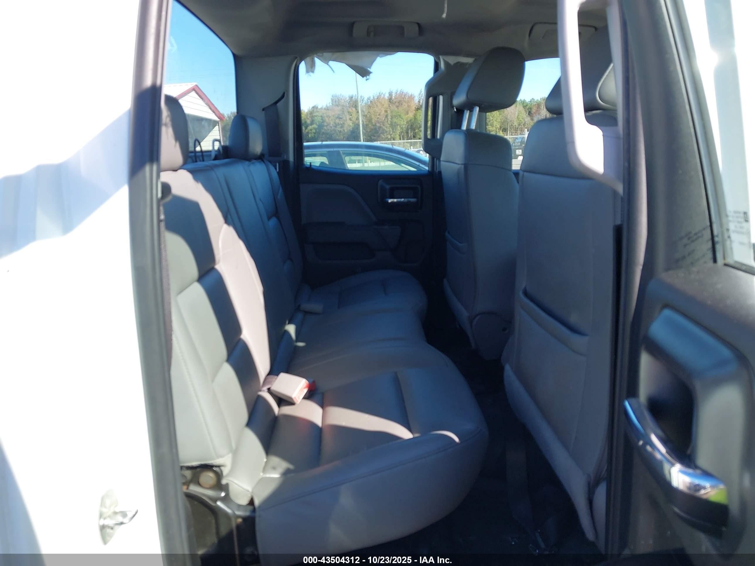 CHEVROLET SILVERADO image 8