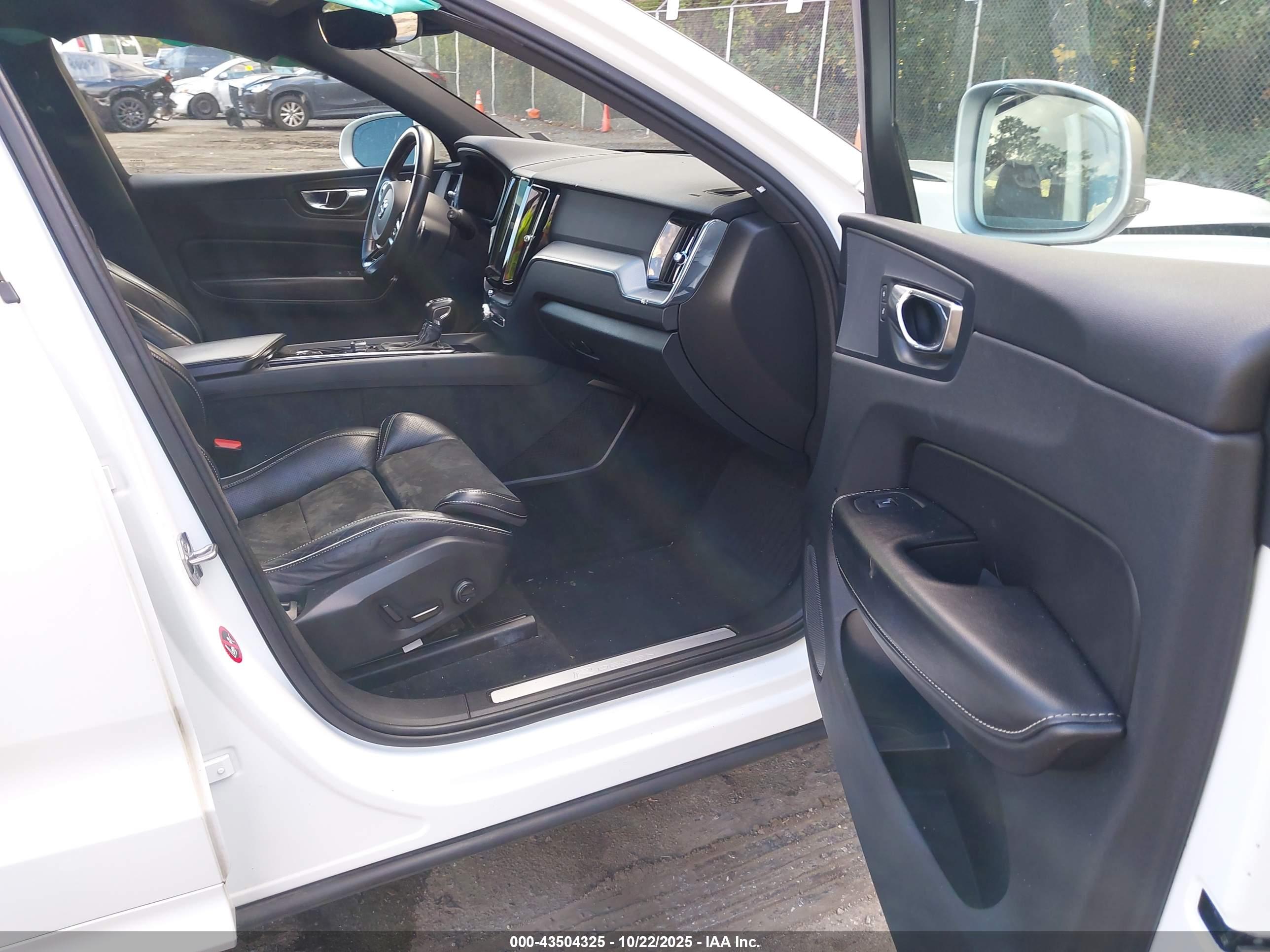 VOLVO XC60 image 5