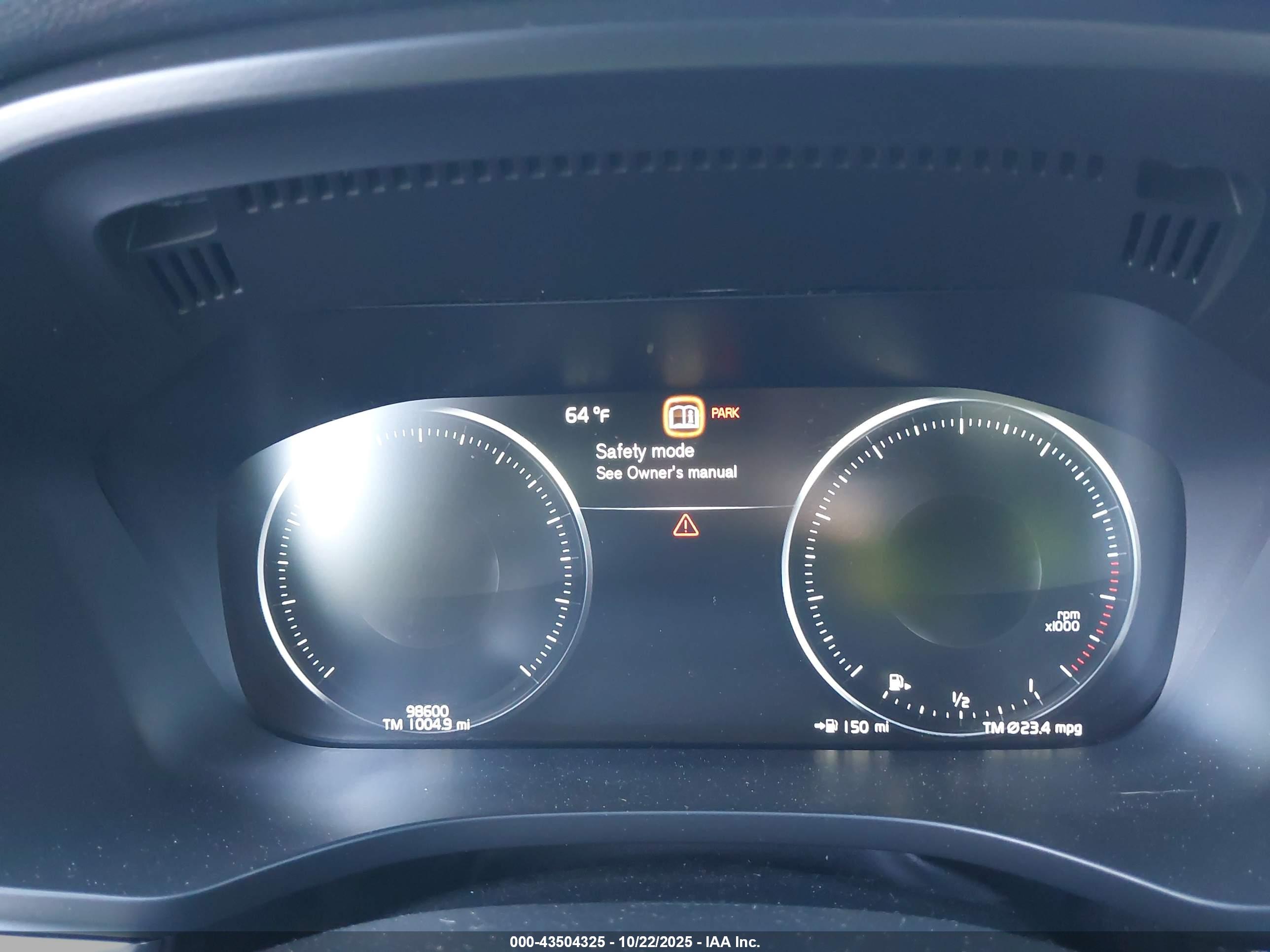 VOLVO XC60 image 7