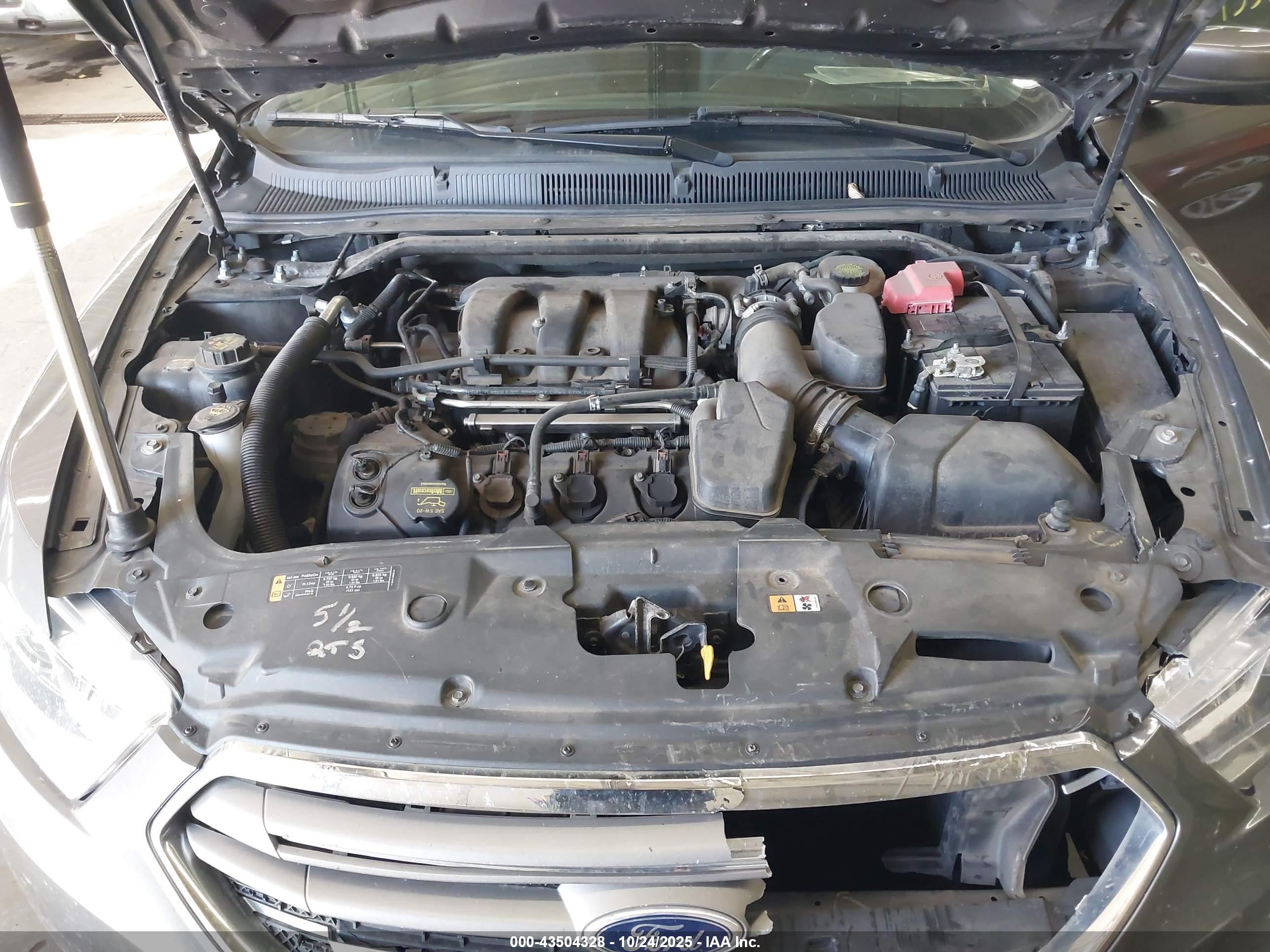 FORD TAURUS image 10