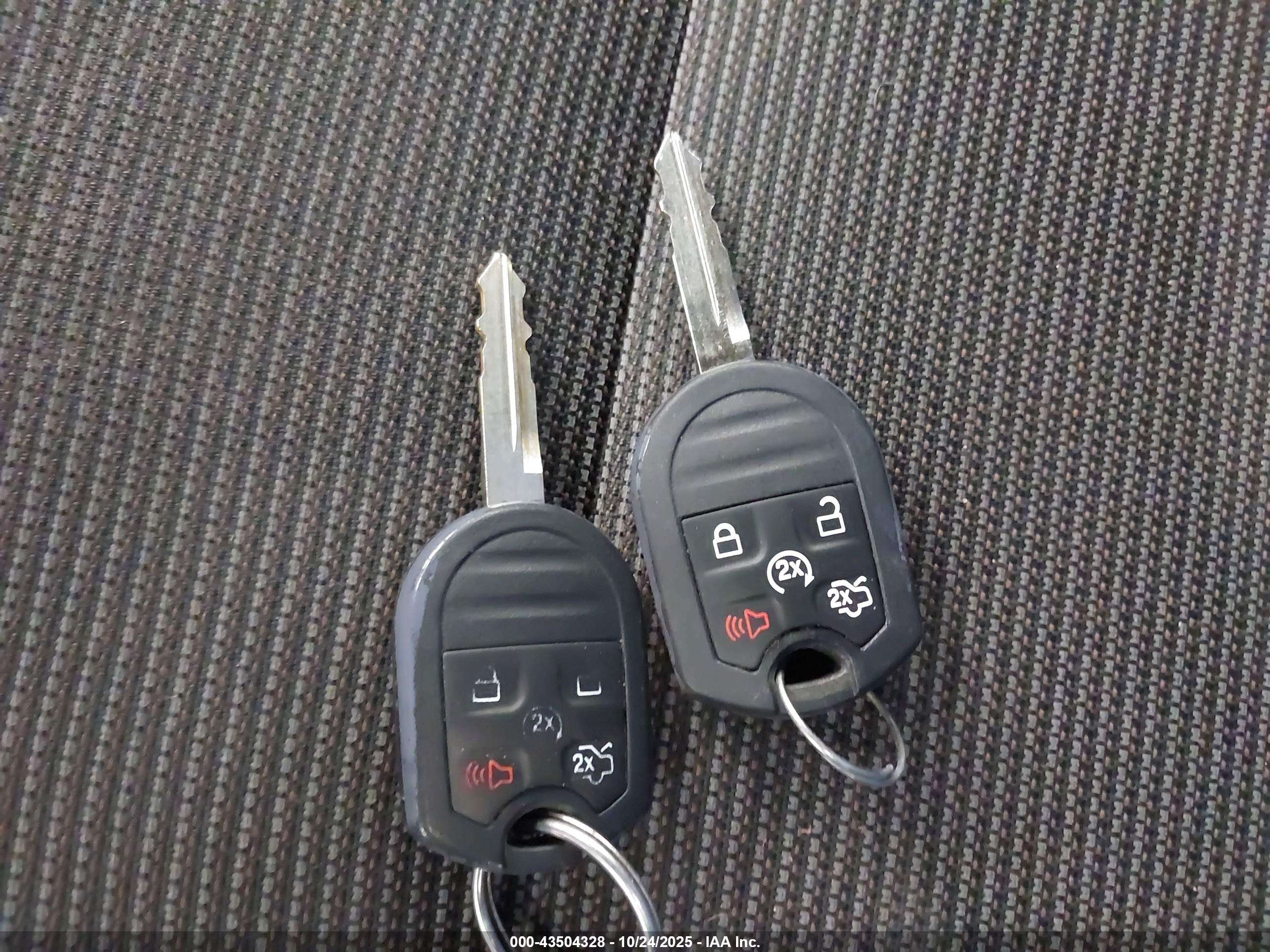 FORD TAURUS image 11