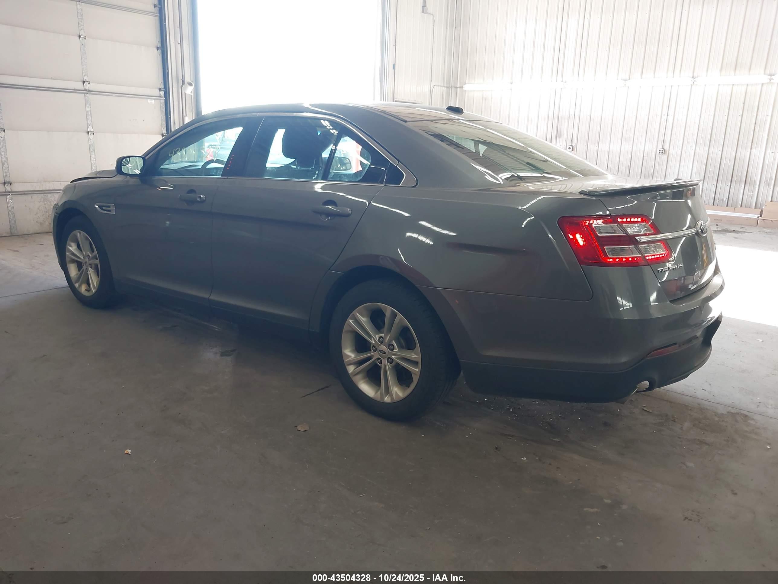 FORD TAURUS image 3