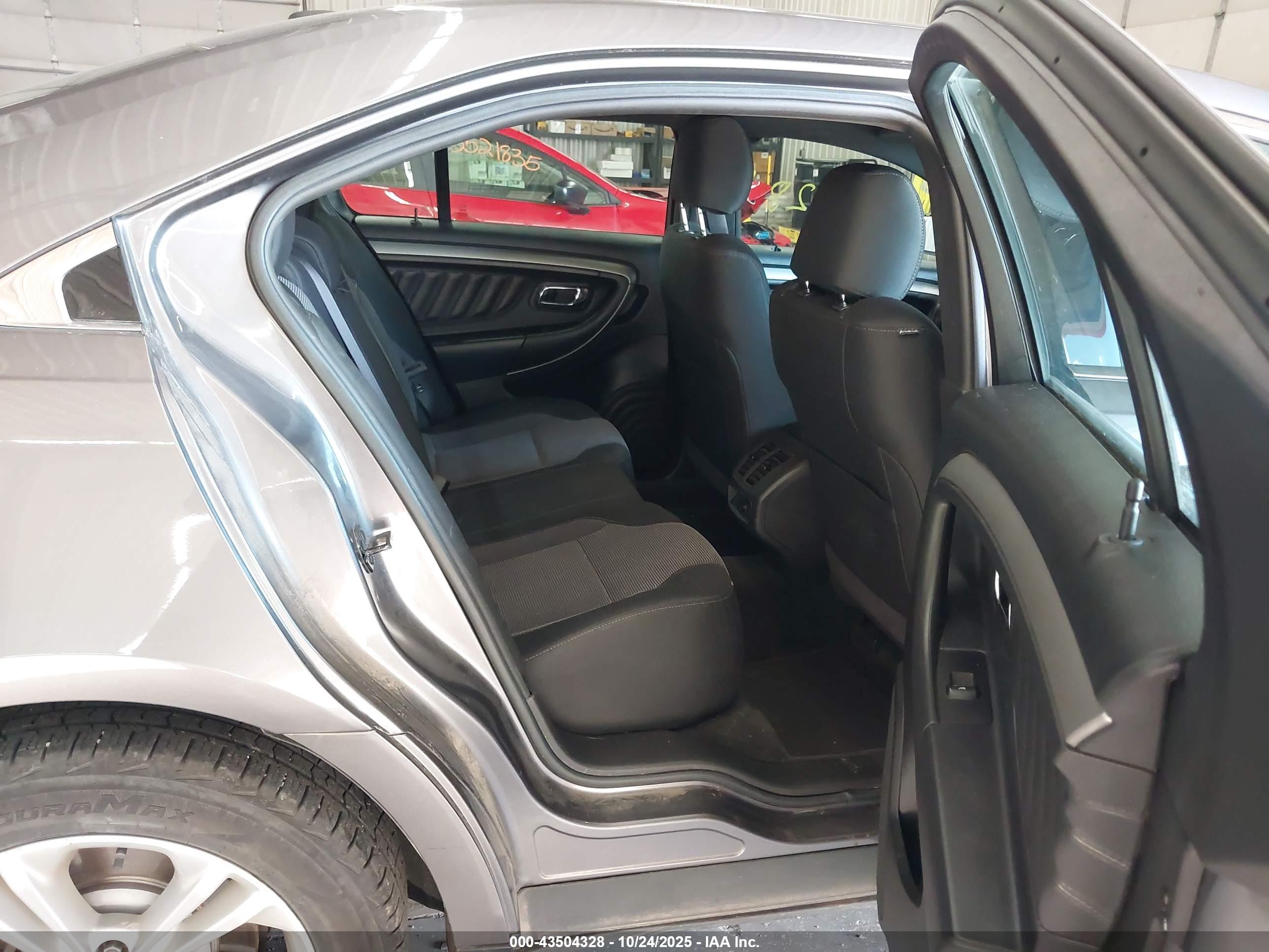 FORD TAURUS image 8