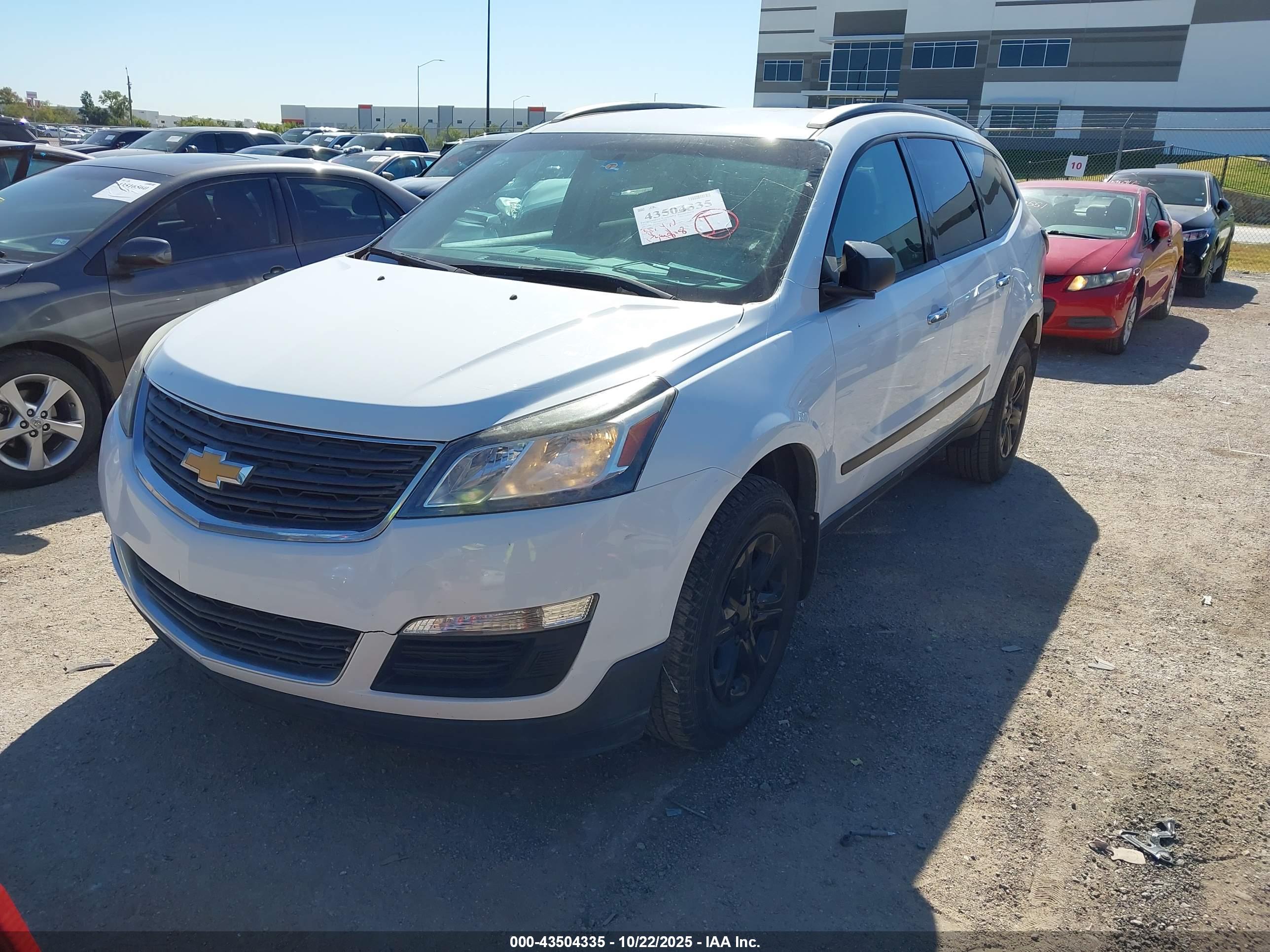 CHEVROLET TRAVERSE image 2