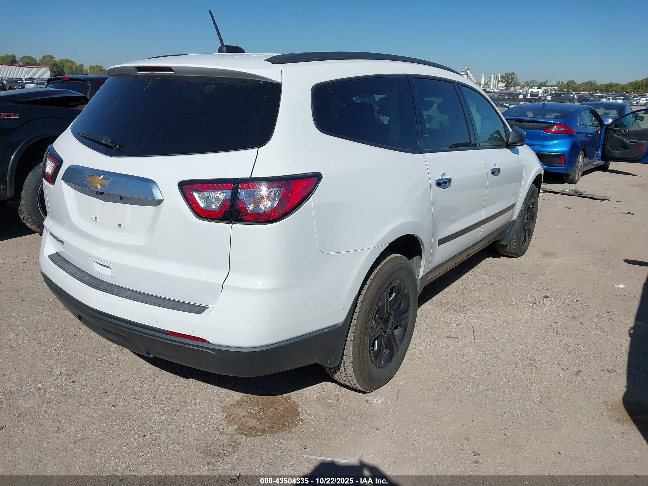 CHEVROLET TRAVERSE image 4