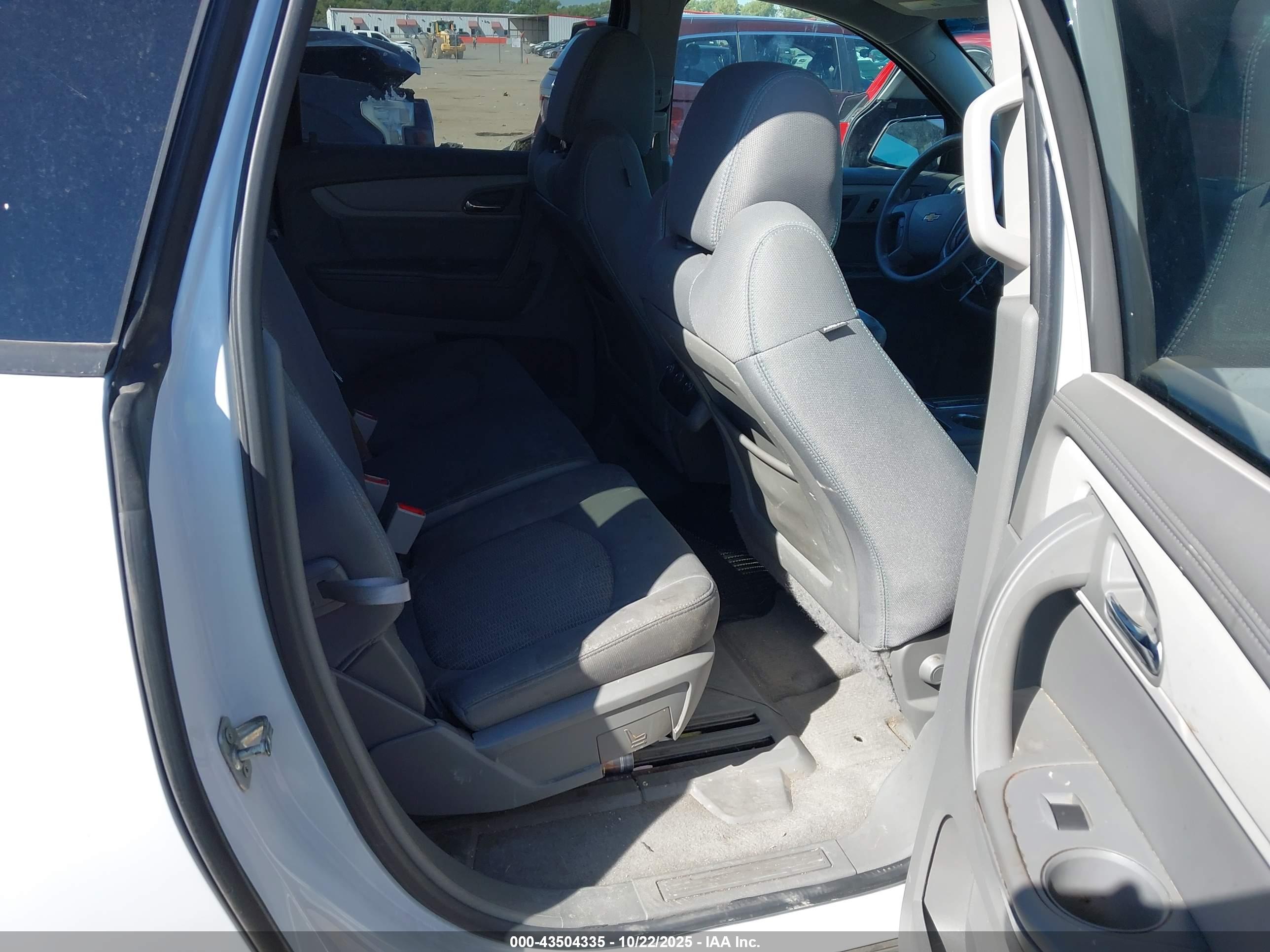 CHEVROLET TRAVERSE image 8