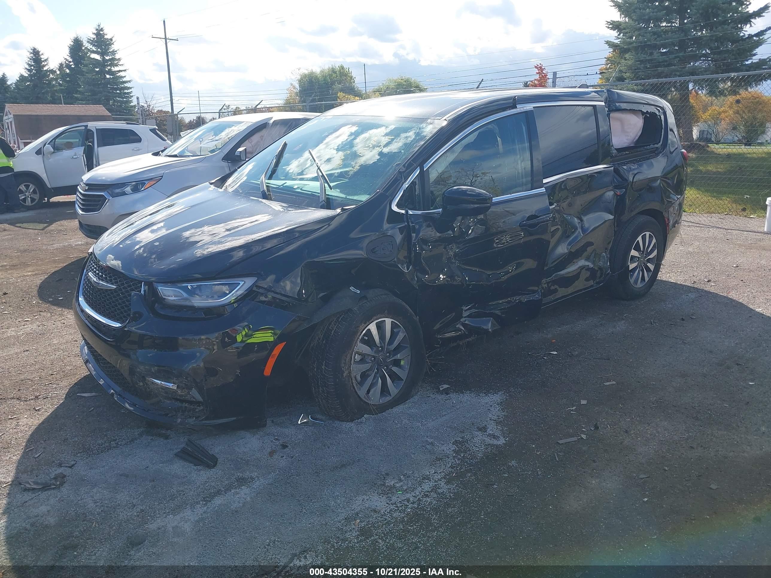 CHRYSLER PACIFICA image 2