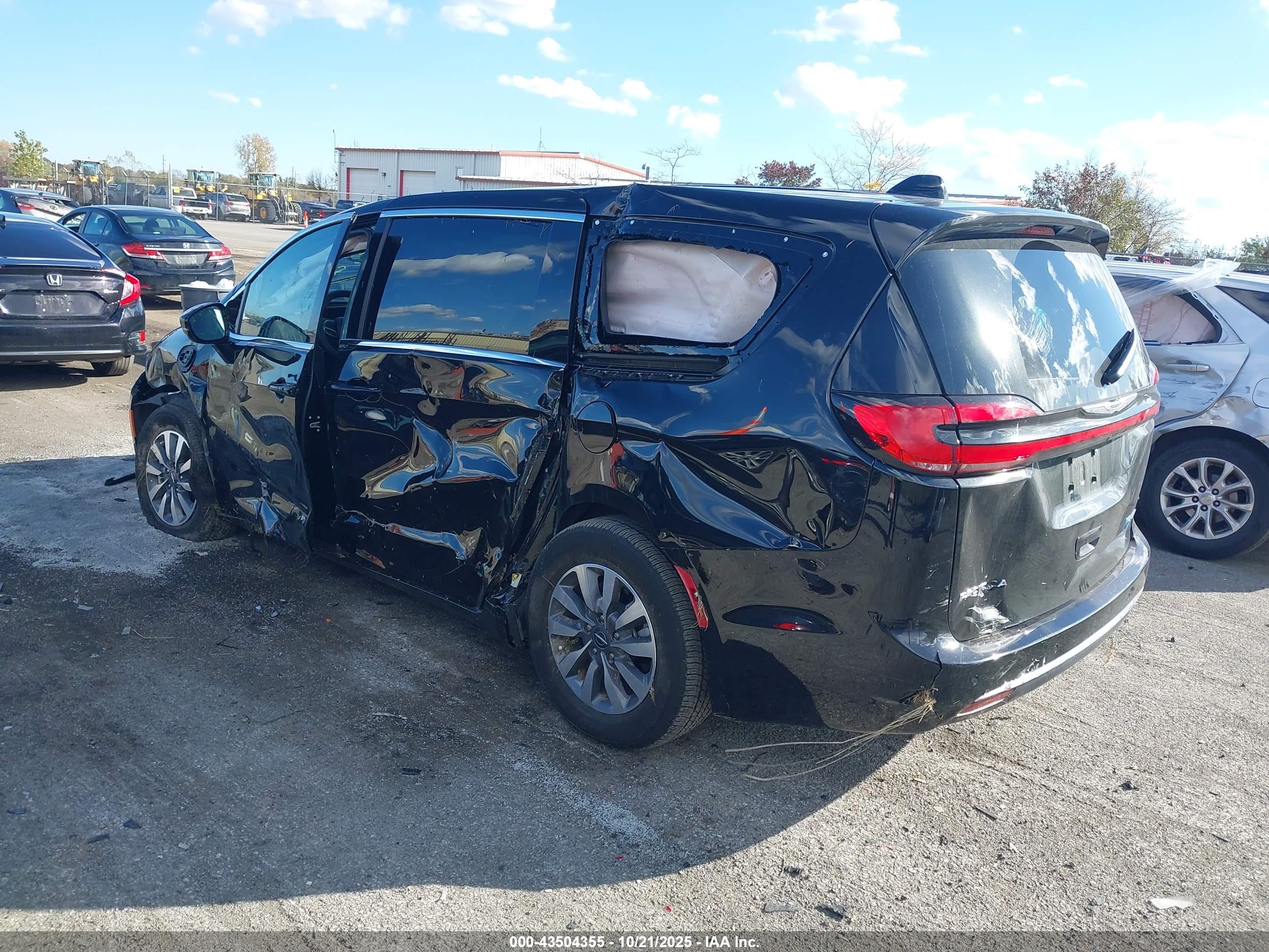 CHRYSLER PACIFICA image 3