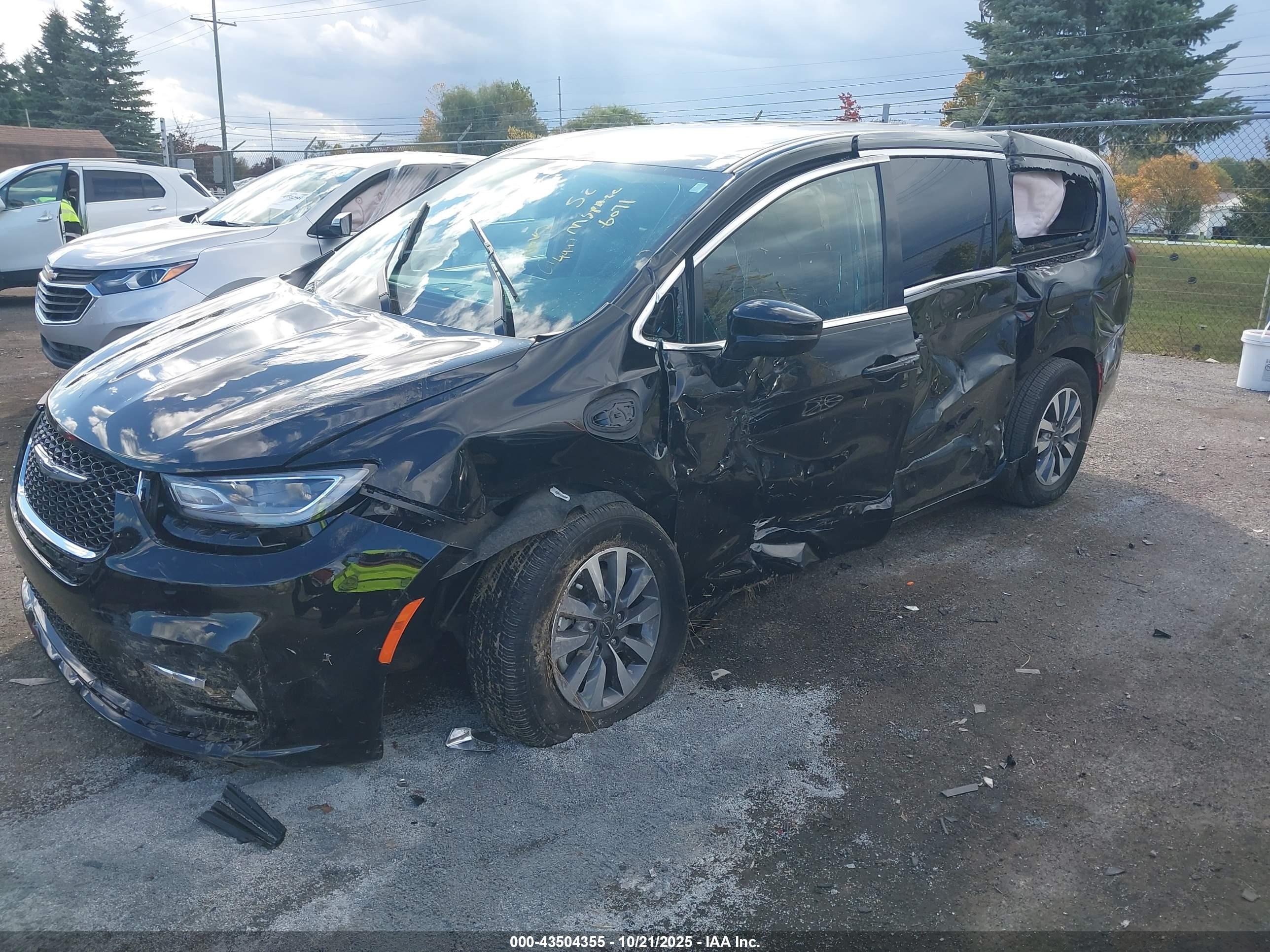 CHRYSLER PACIFICA image 6