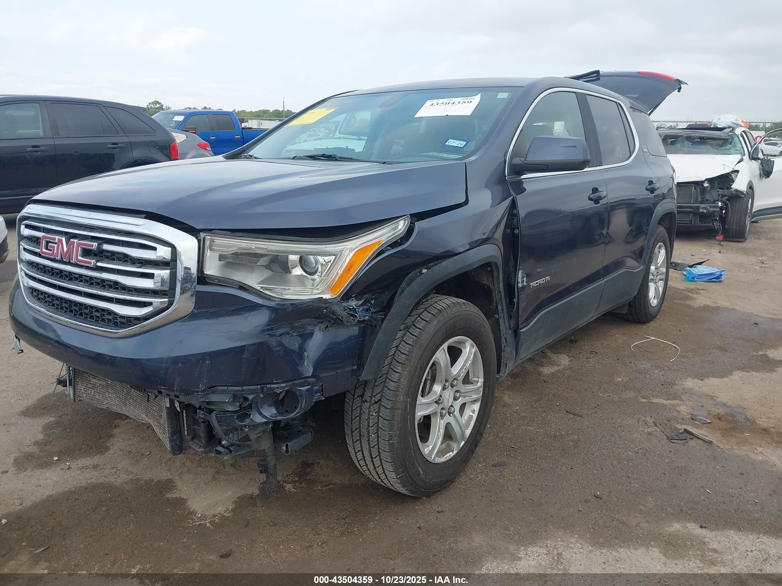 GMC ACADIA image 2