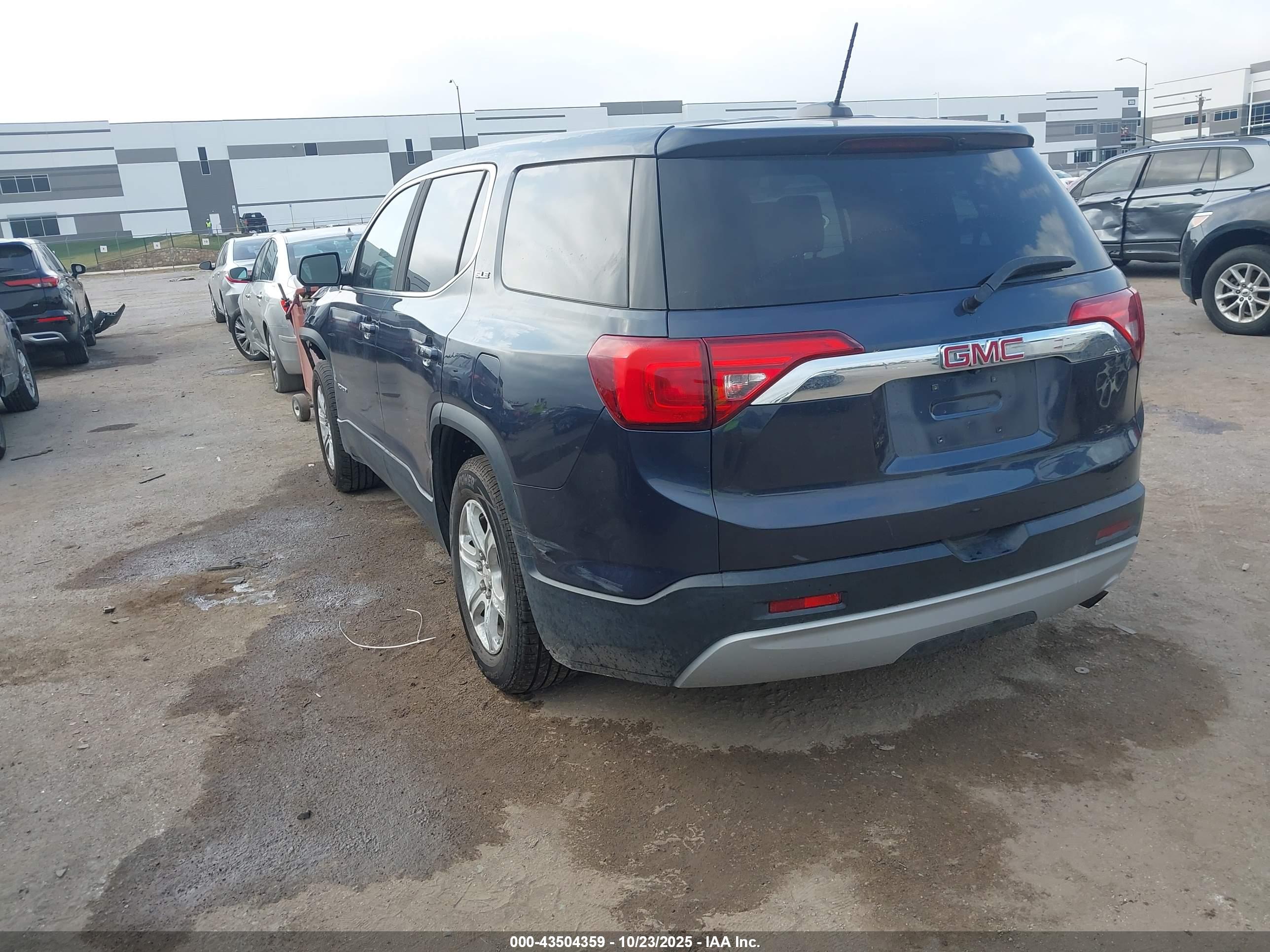 GMC ACADIA image 3