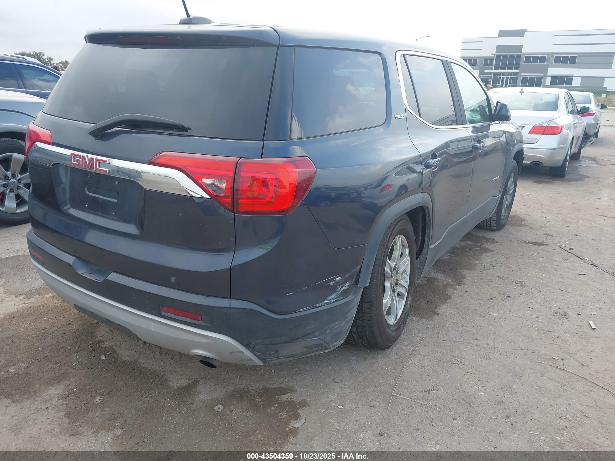 GMC ACADIA image 4