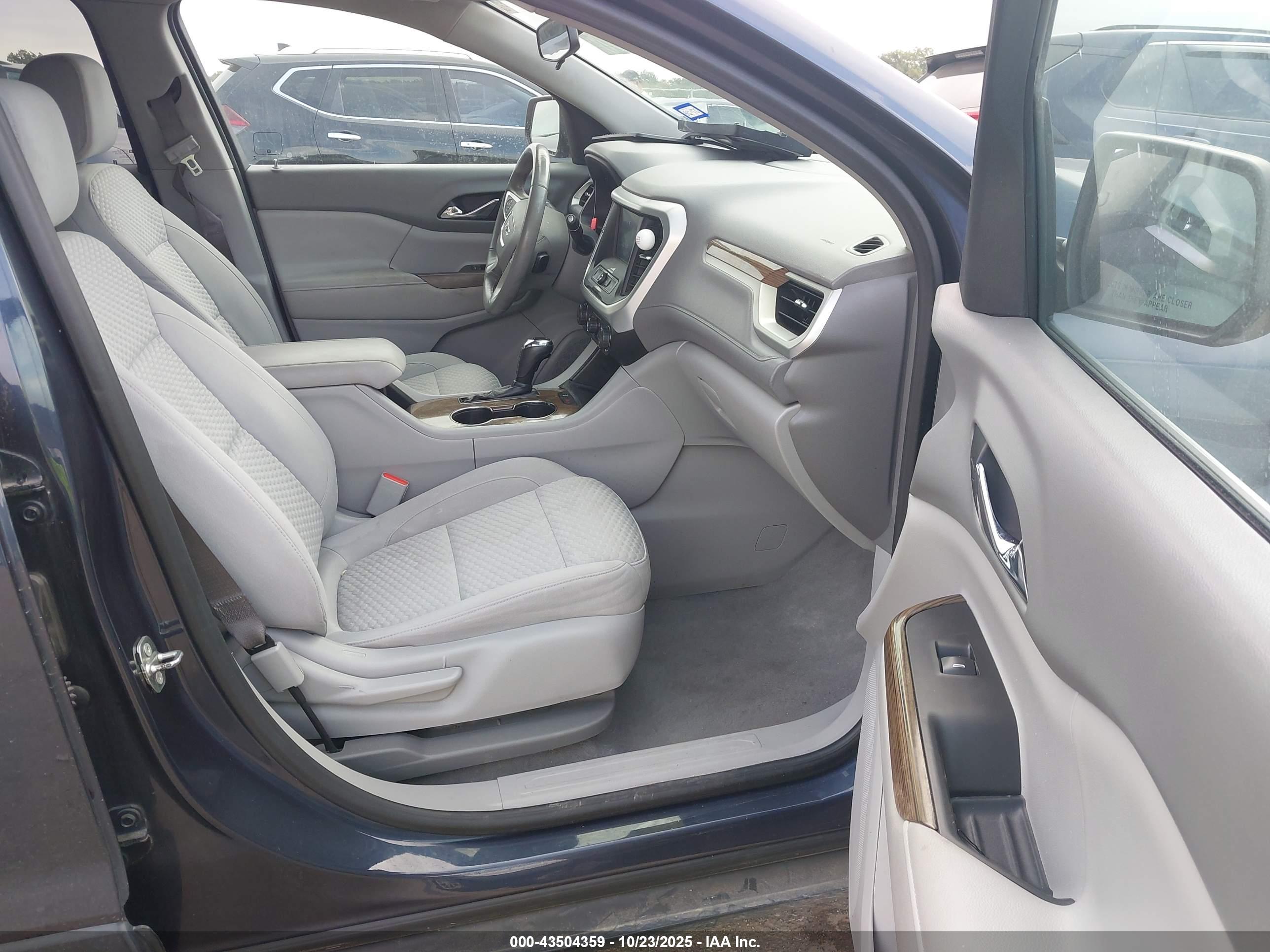 GMC ACADIA image 5