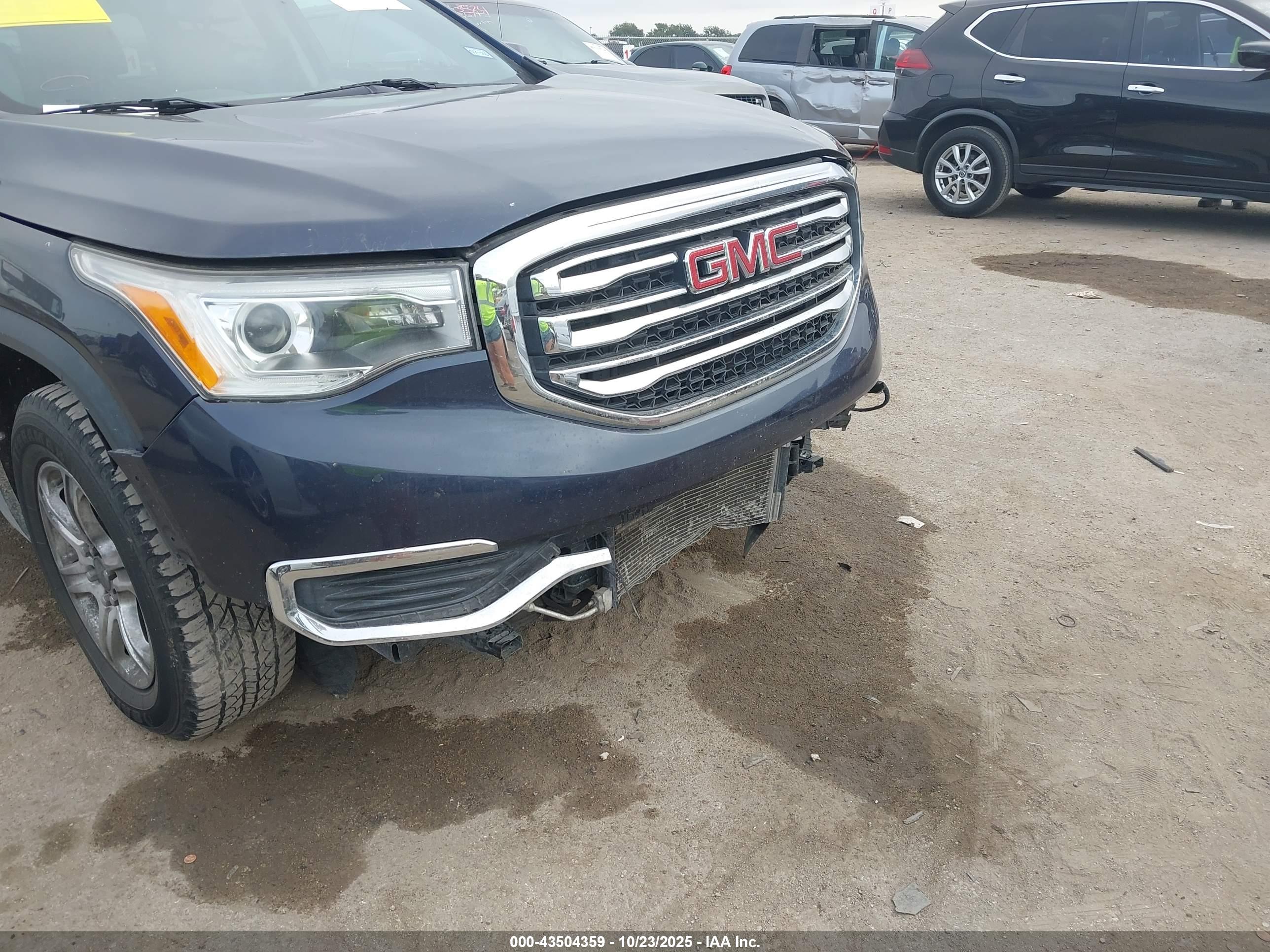 GMC ACADIA image 6