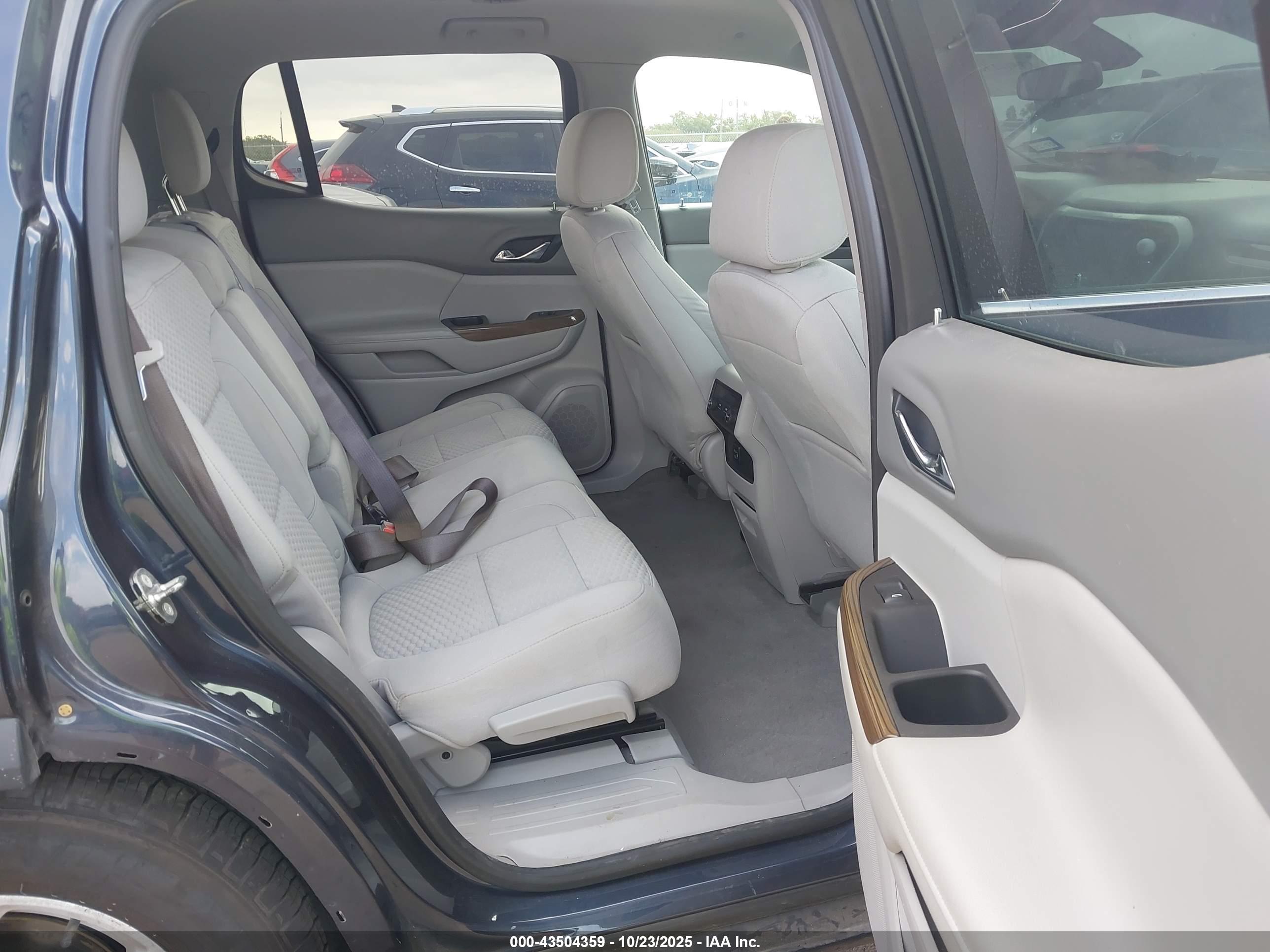 GMC ACADIA image 8
