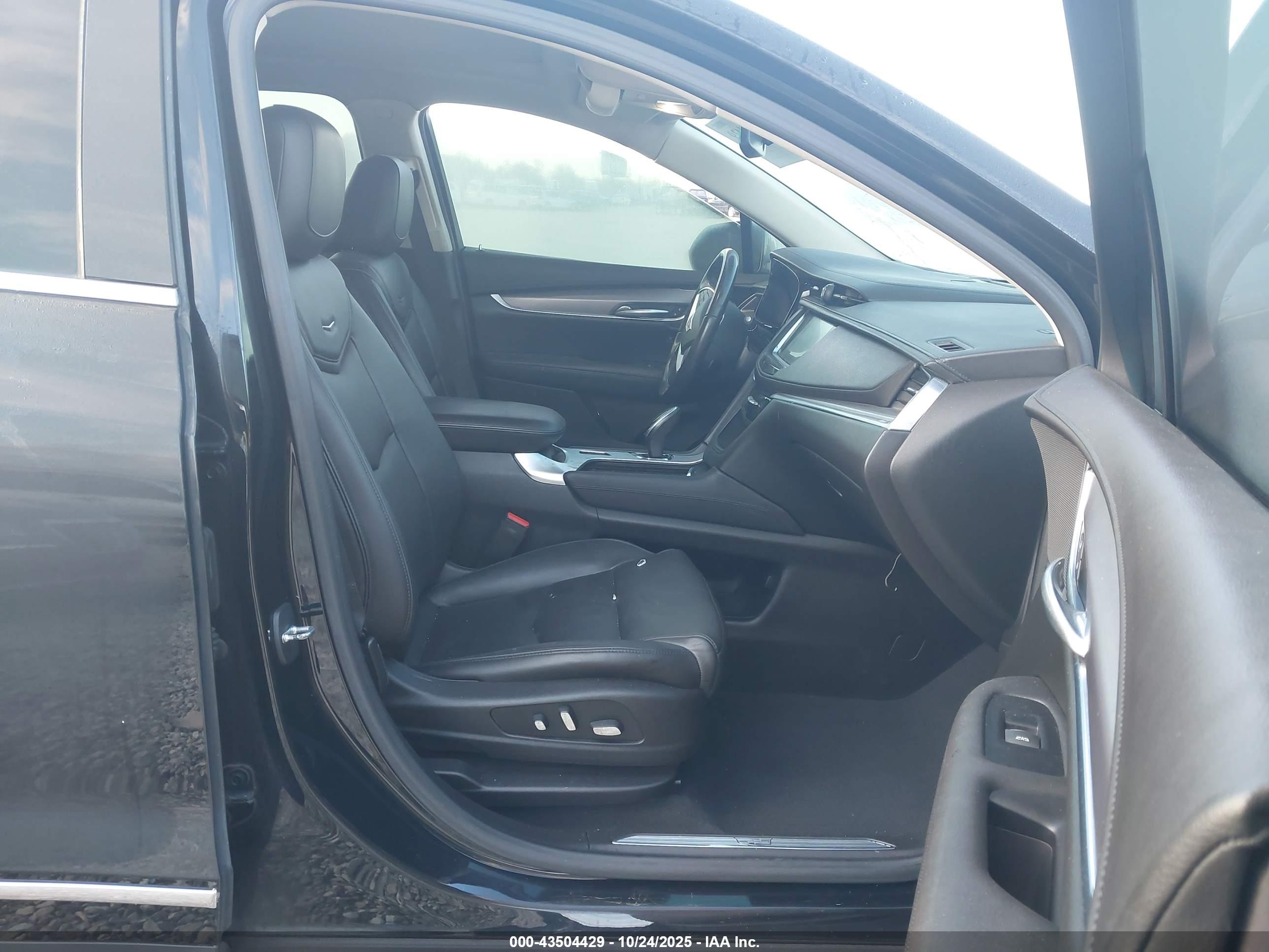 CADILLAC XT5 image 5
