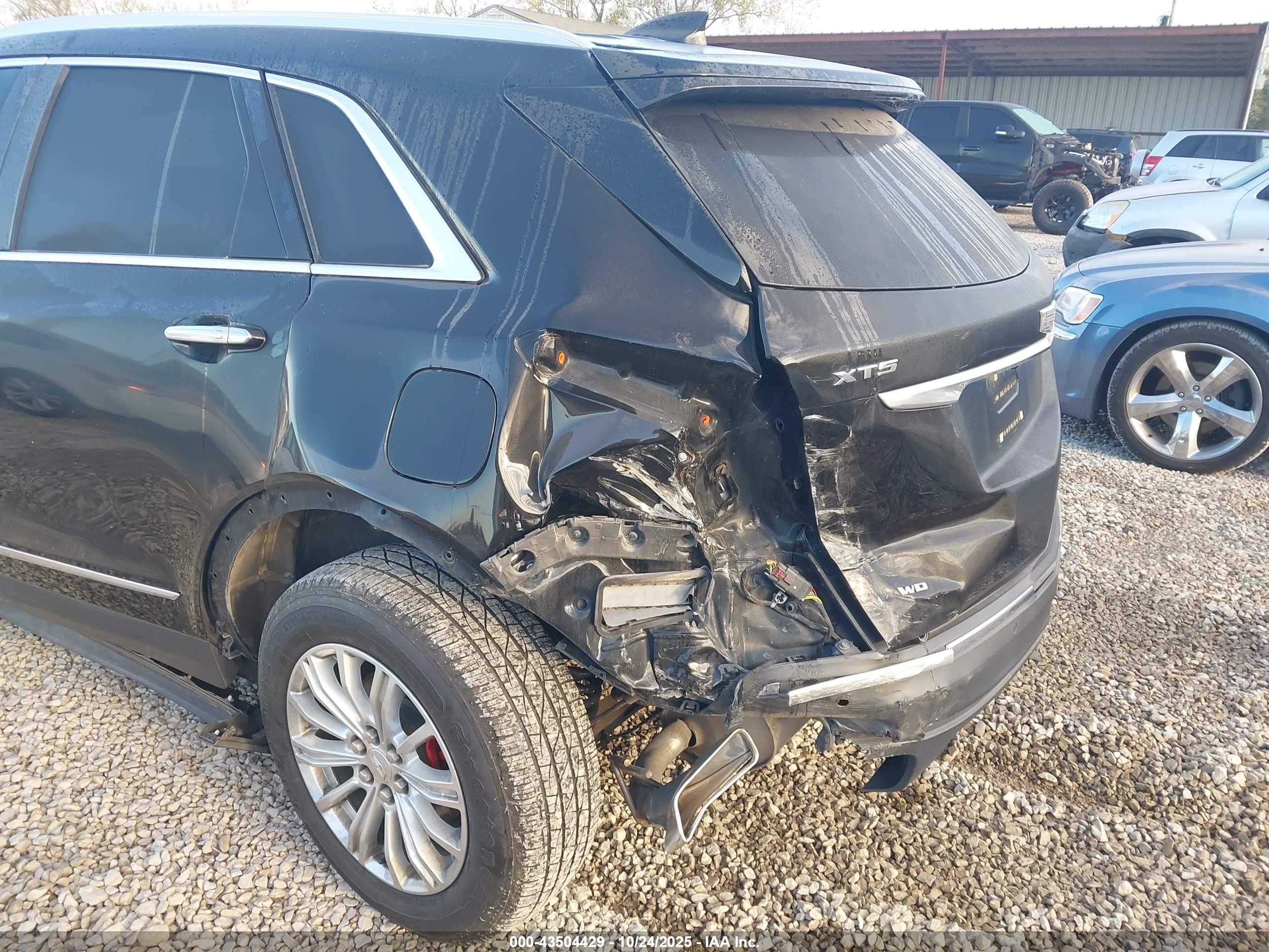 CADILLAC XT5 image 6