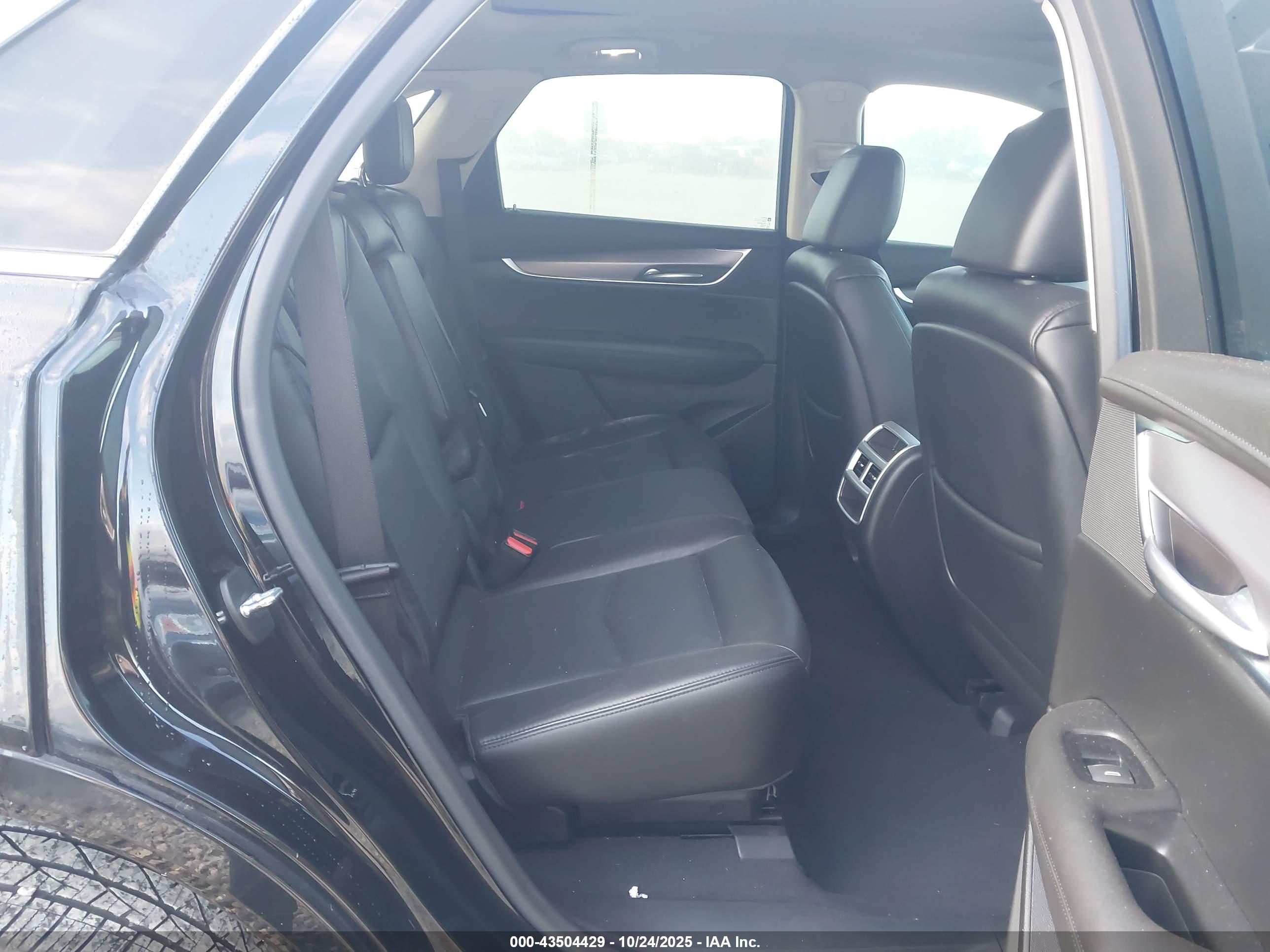 CADILLAC XT5 image 8