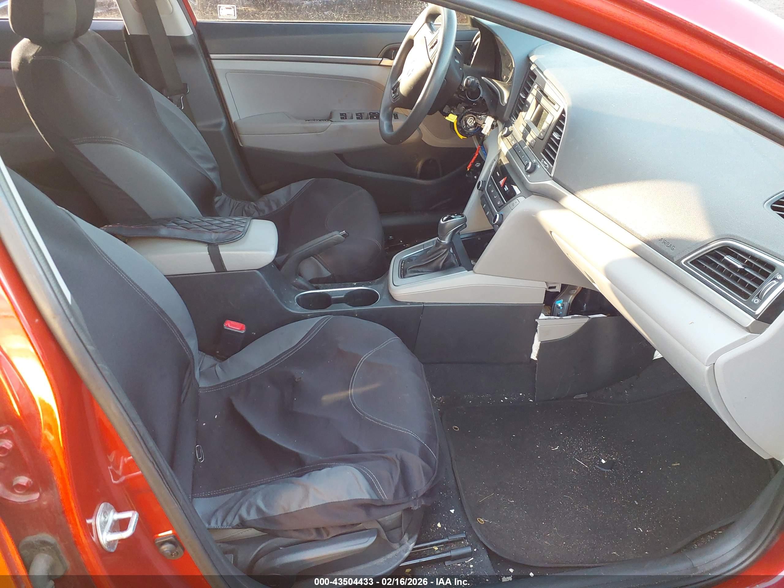 HYUNDAI ELANTRA image 5