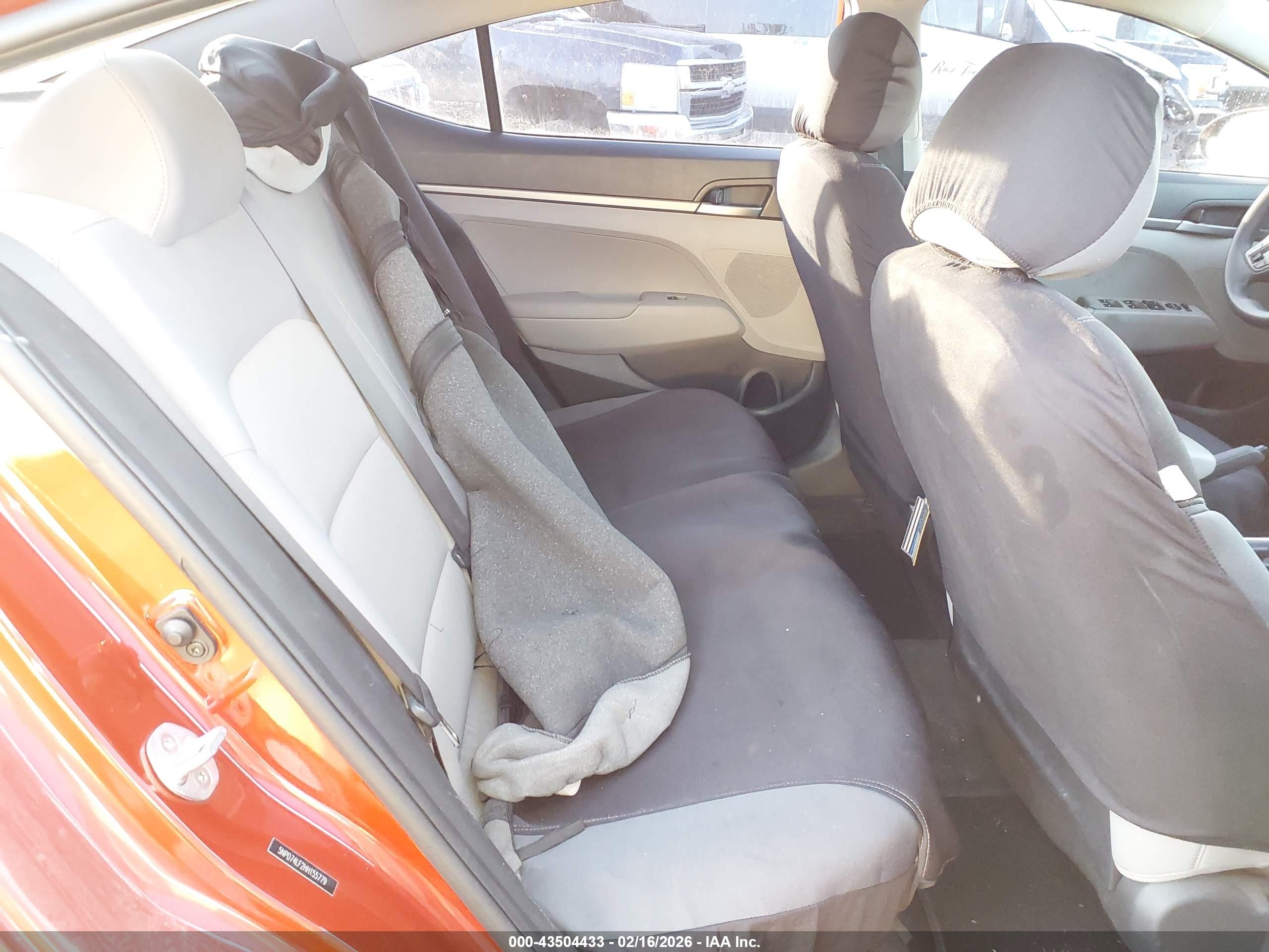 HYUNDAI ELANTRA image 8