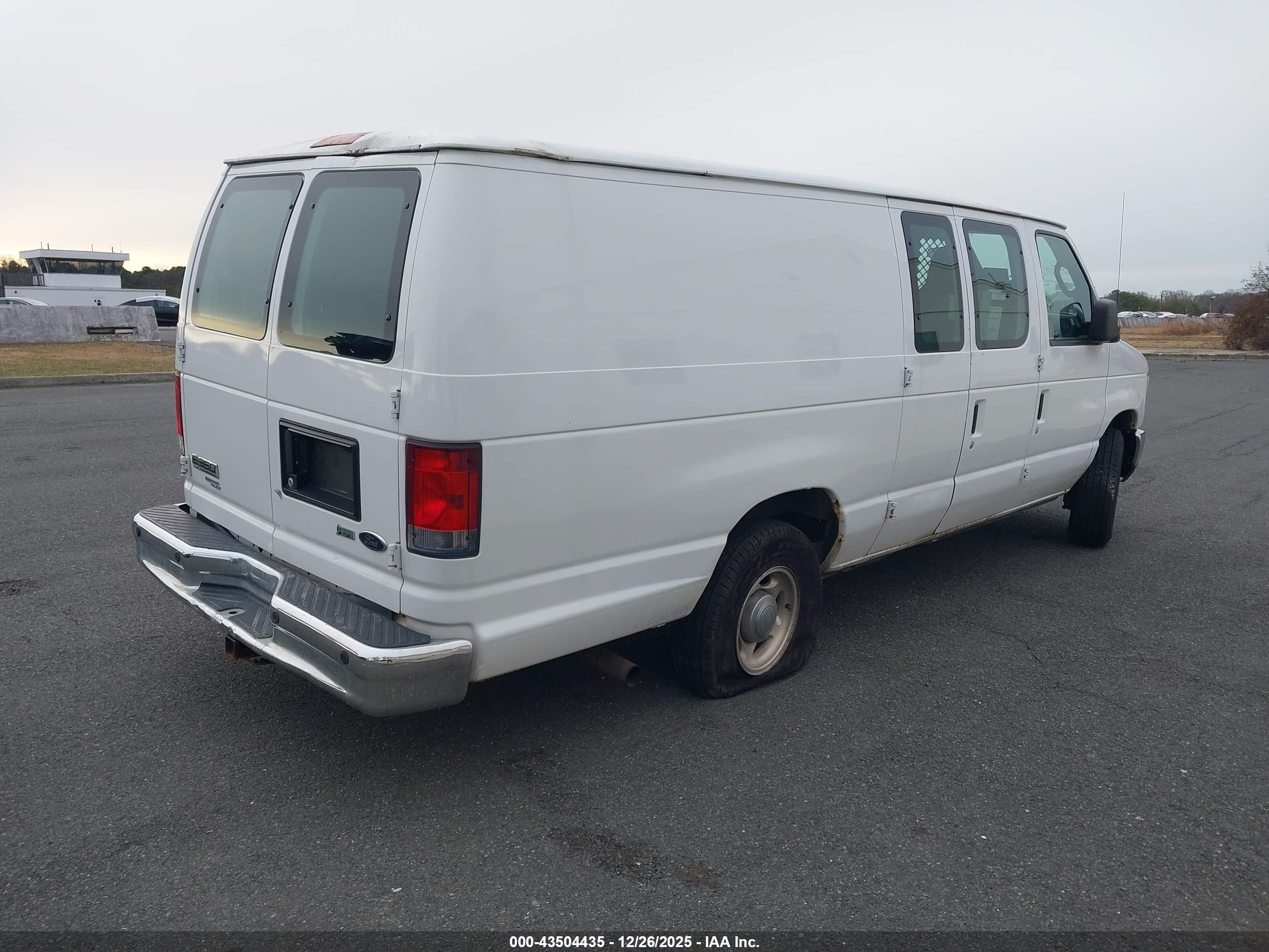 FORD E-350 image 4
