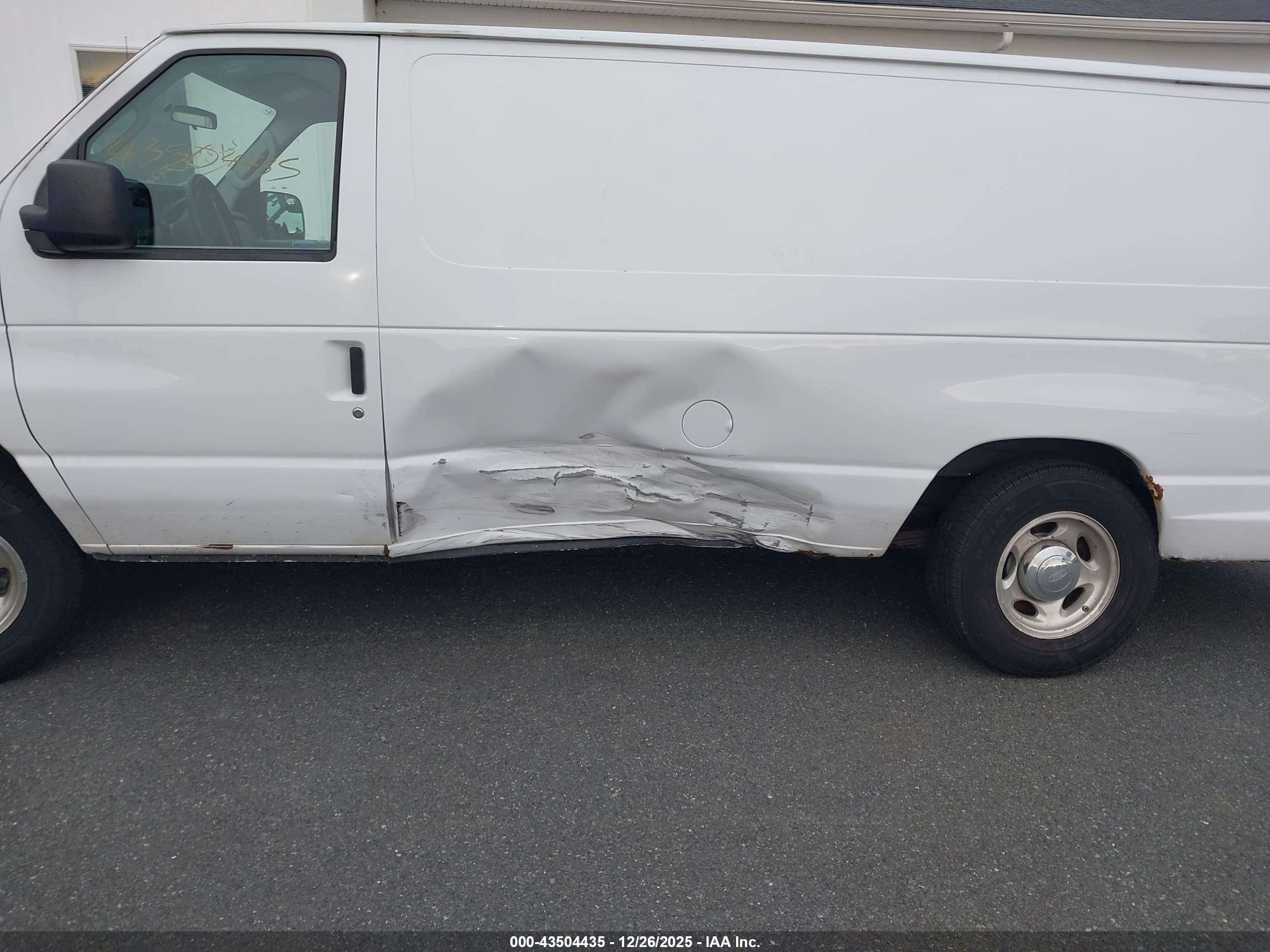 FORD E-350 image 6