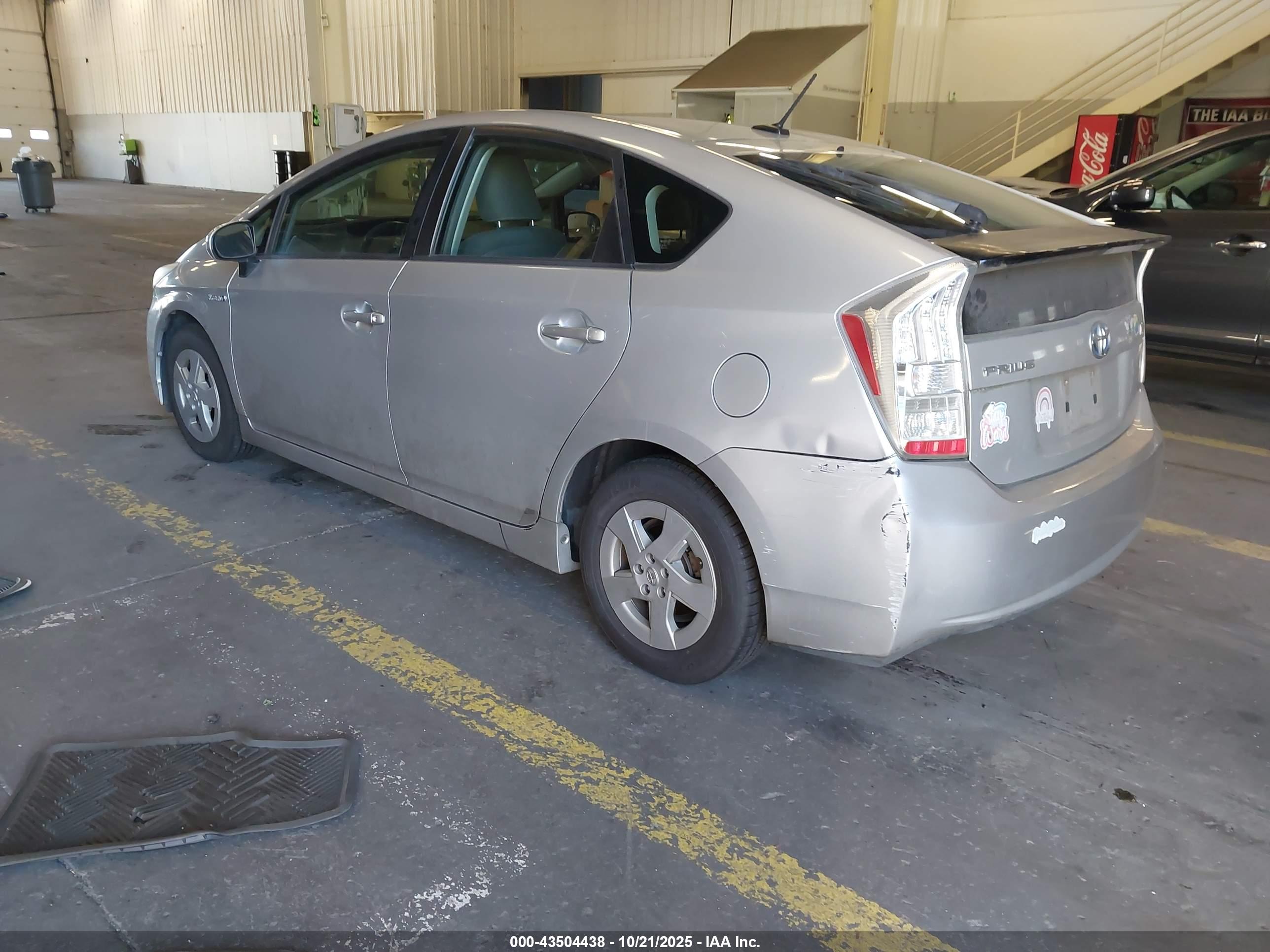 TOYOTA PRIUS image 3