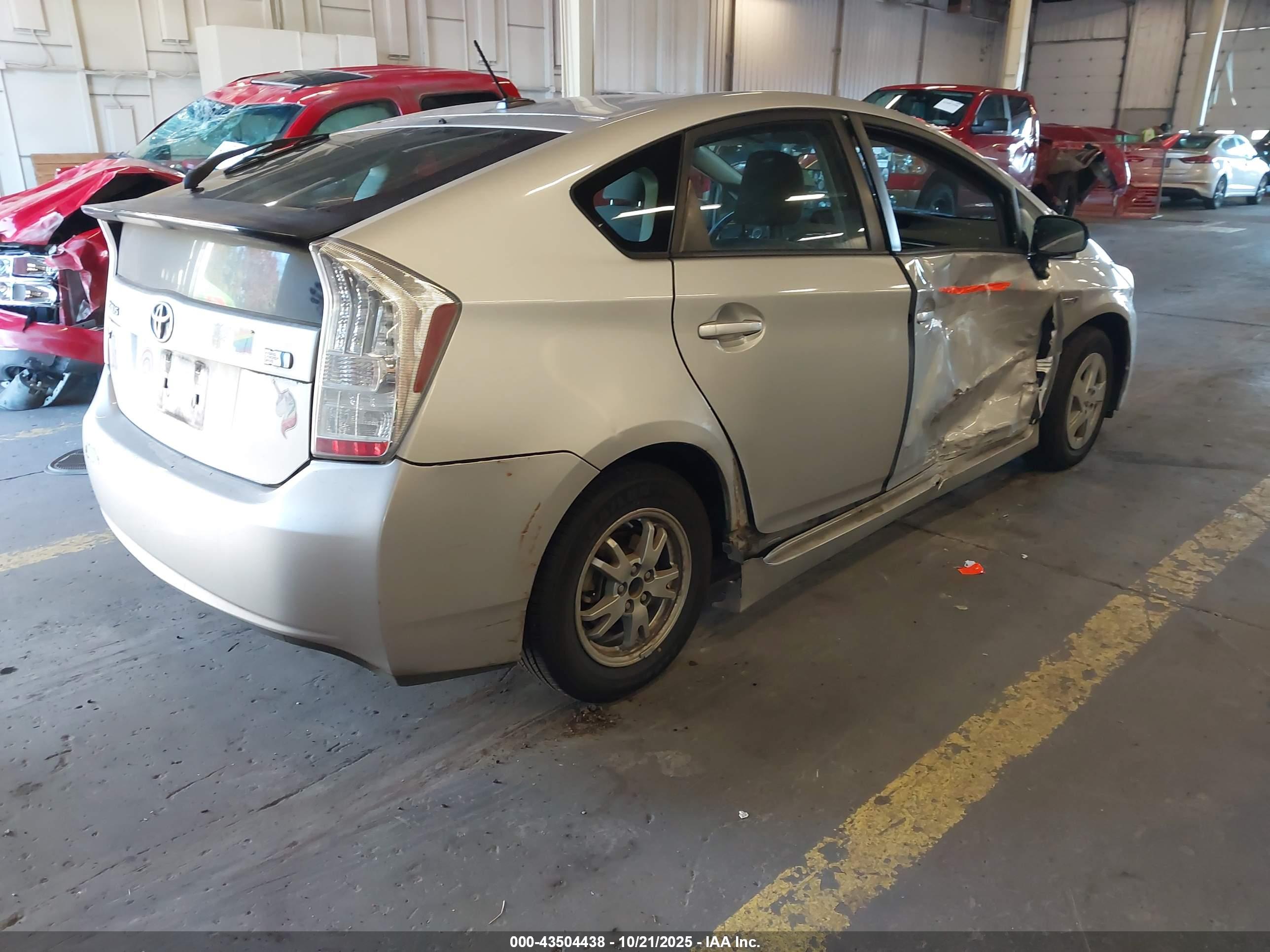 TOYOTA PRIUS image 4