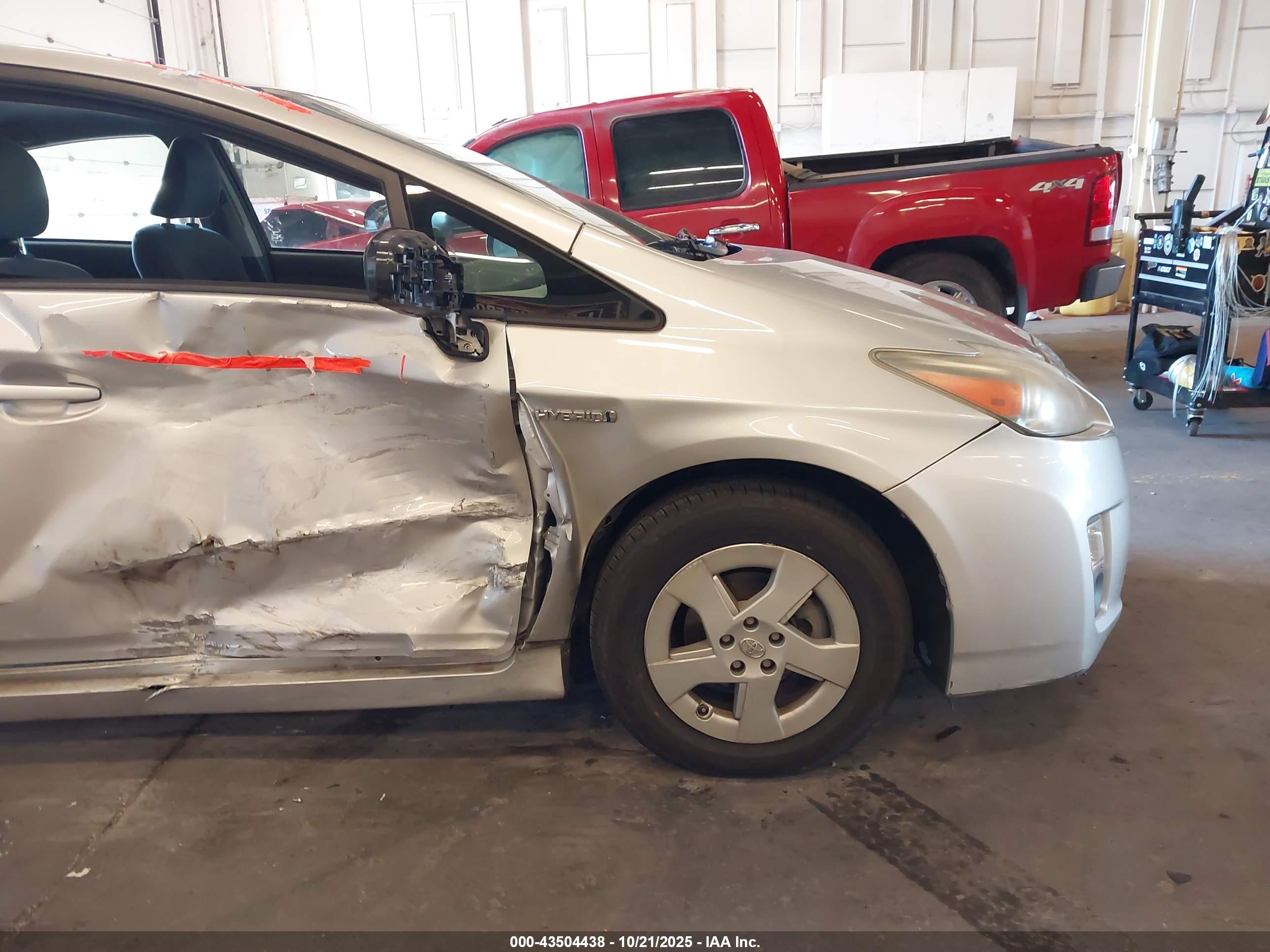 TOYOTA PRIUS image 6
