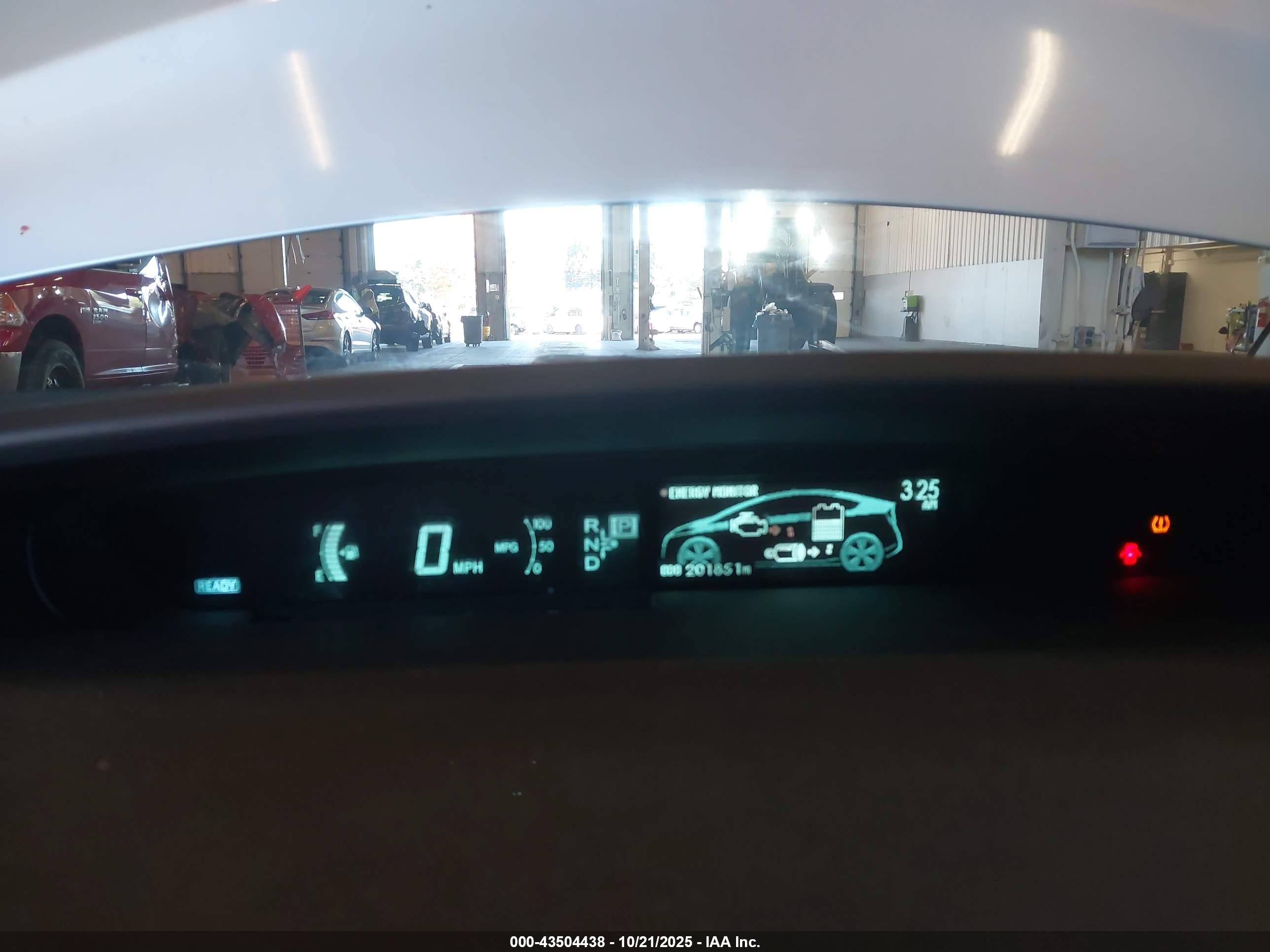 TOYOTA PRIUS image 7
