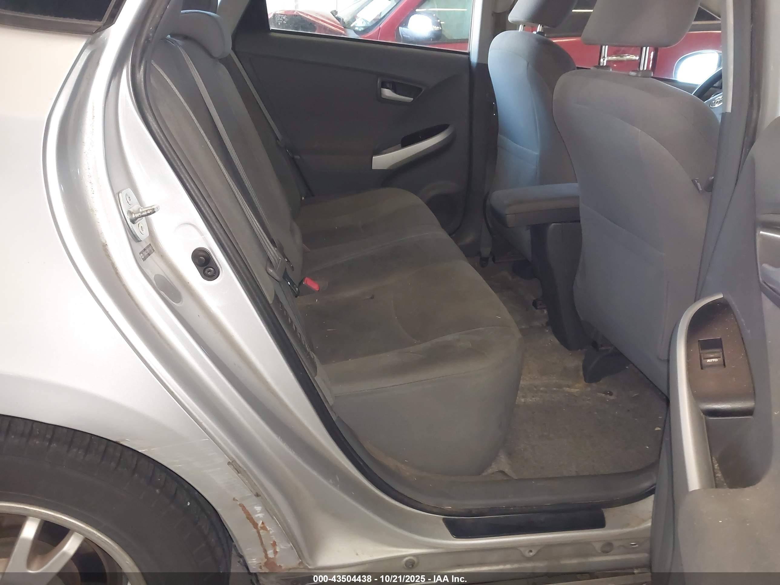 TOYOTA PRIUS image 8