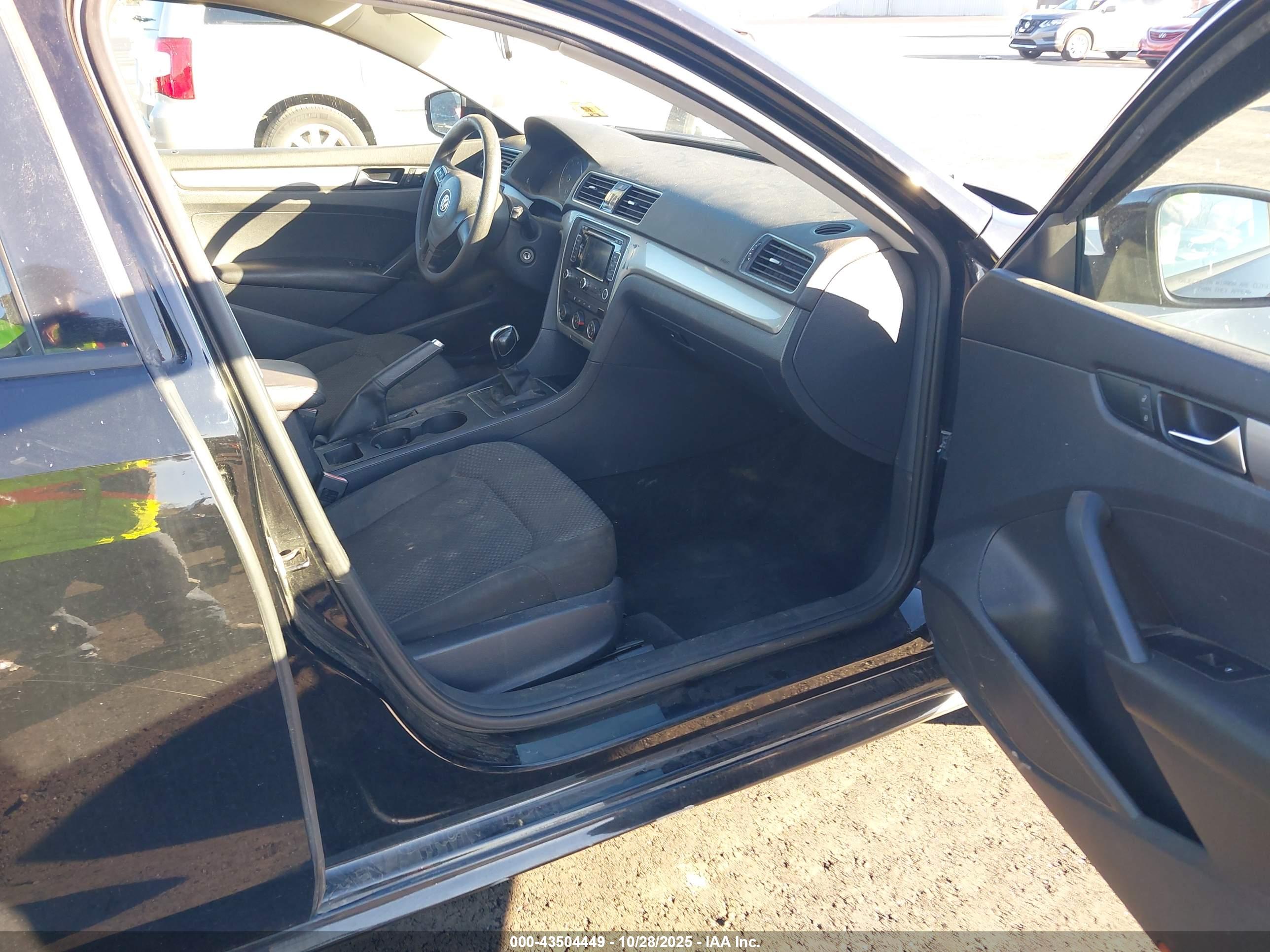 VOLKSWAGEN PASSAT image 5