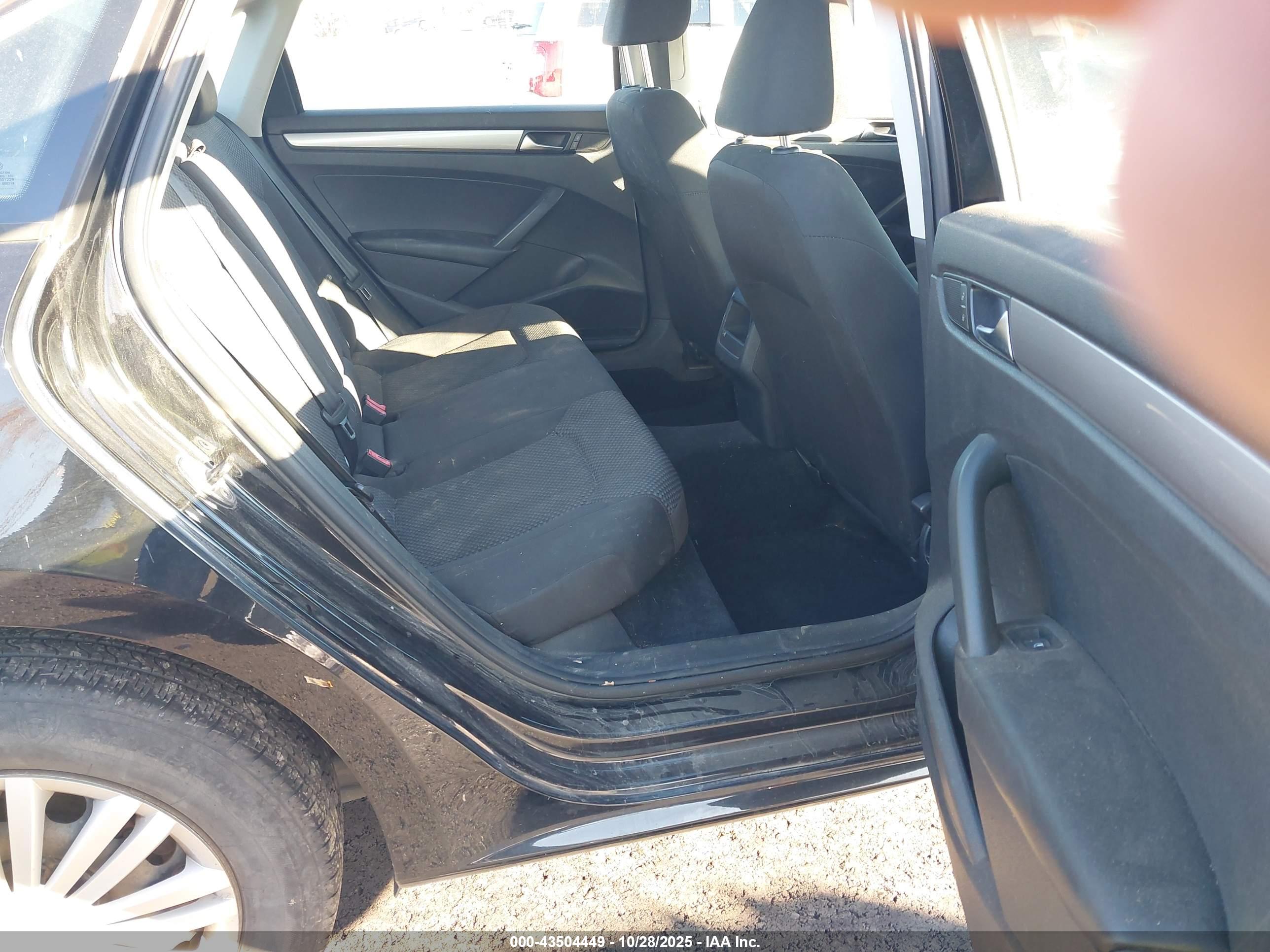 VOLKSWAGEN PASSAT image 8