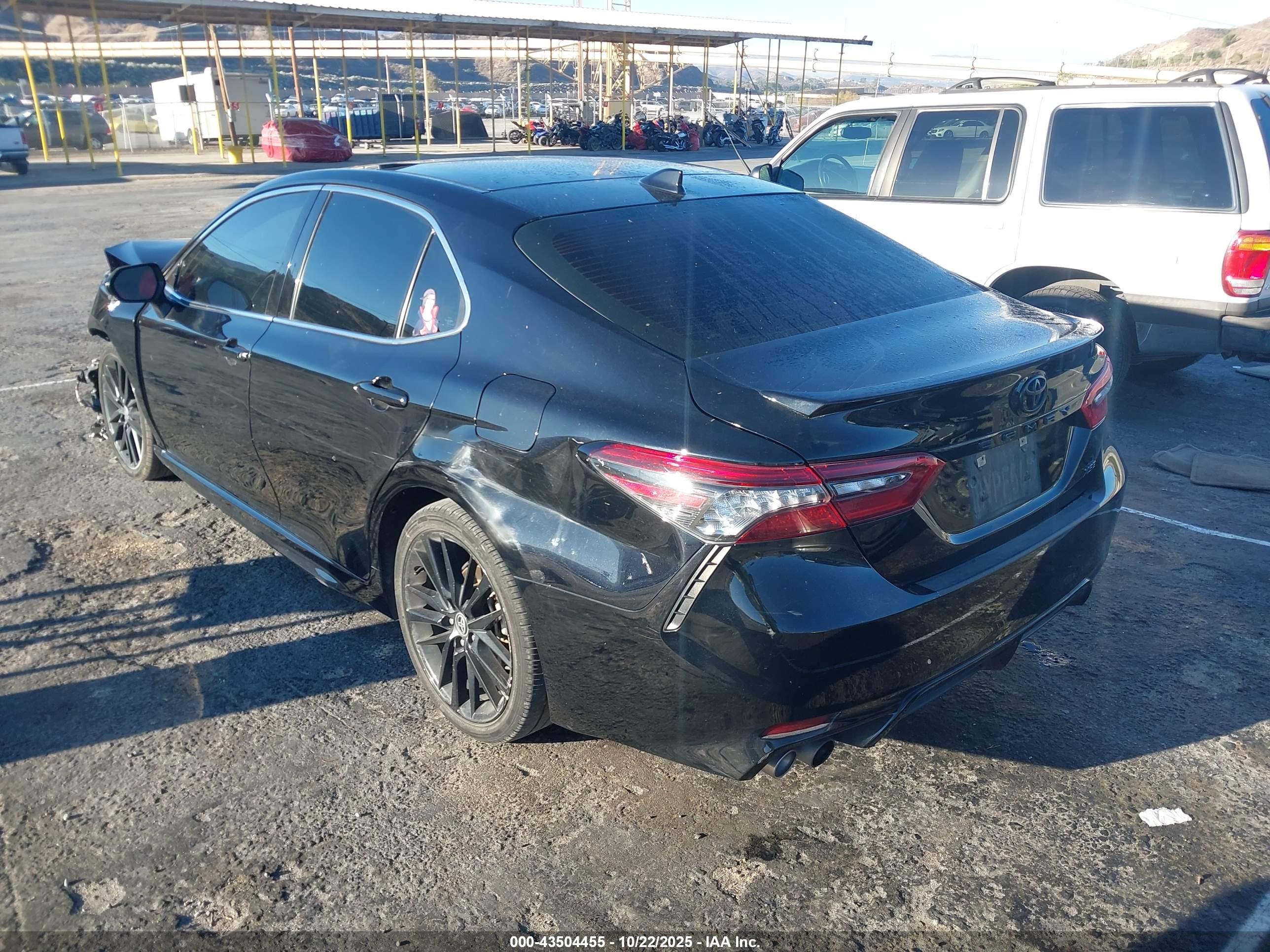 TOYOTA CAMRY image 3