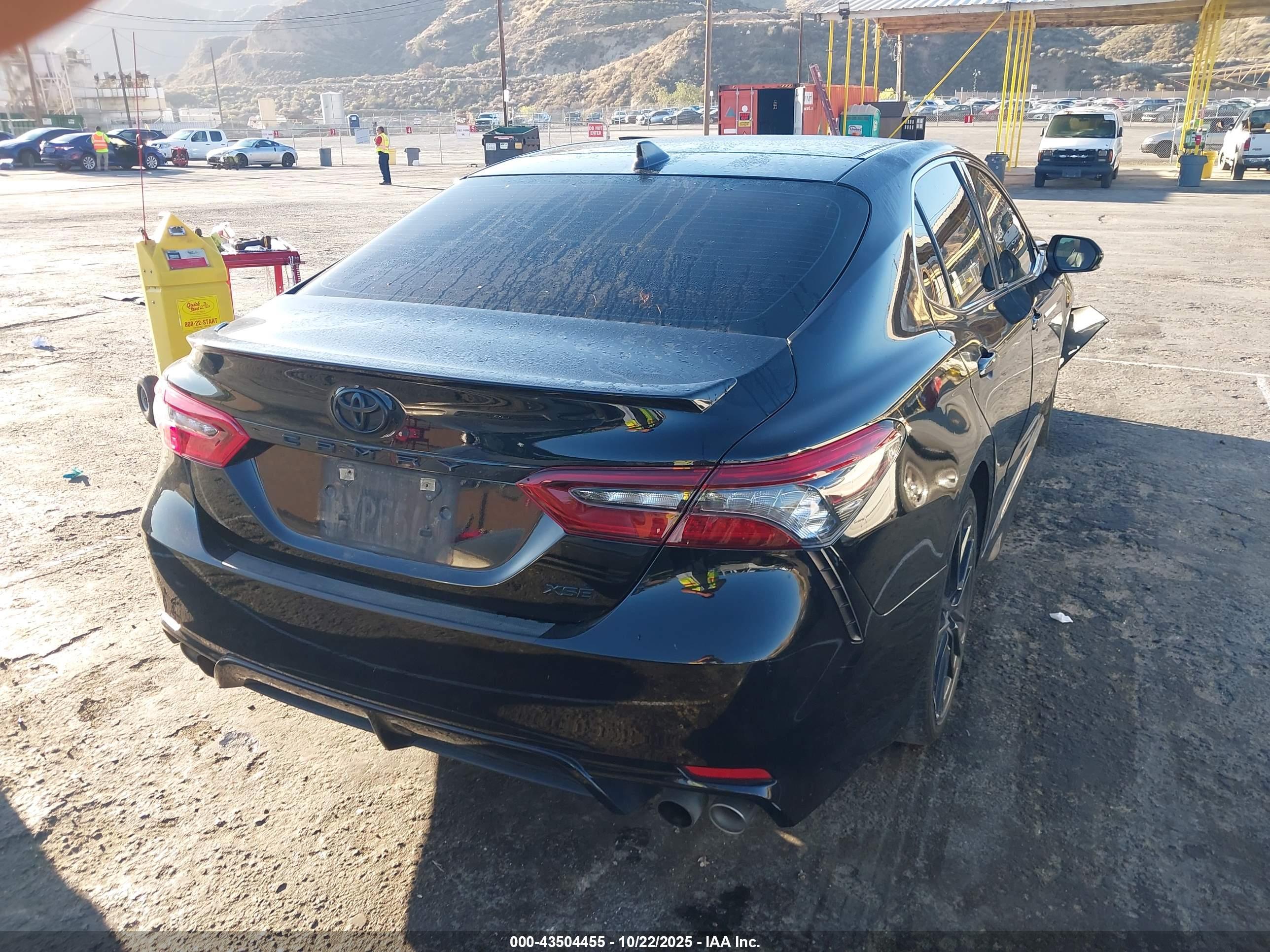 TOYOTA CAMRY image 4