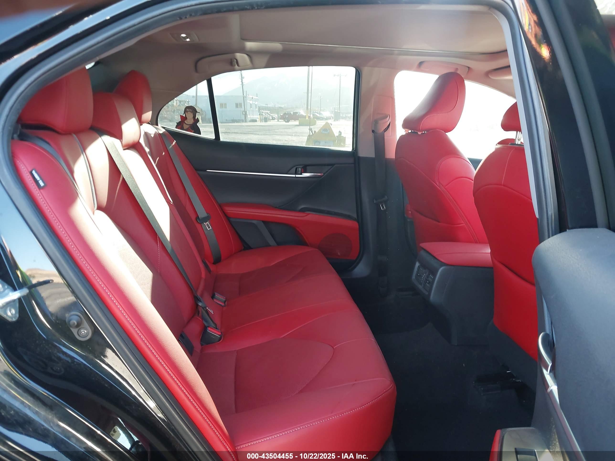 TOYOTA CAMRY image 8