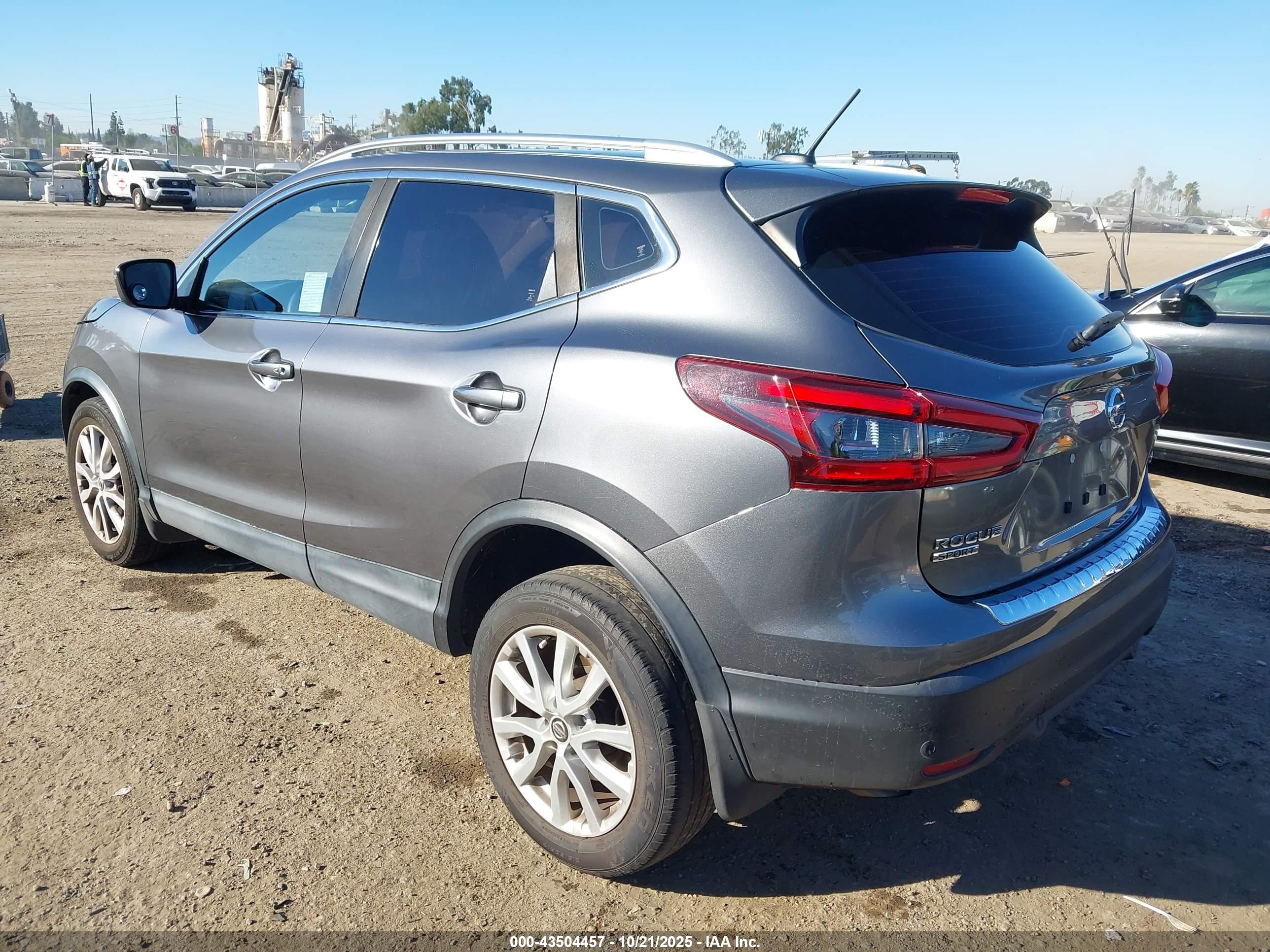 NISSAN ROGUE image 3