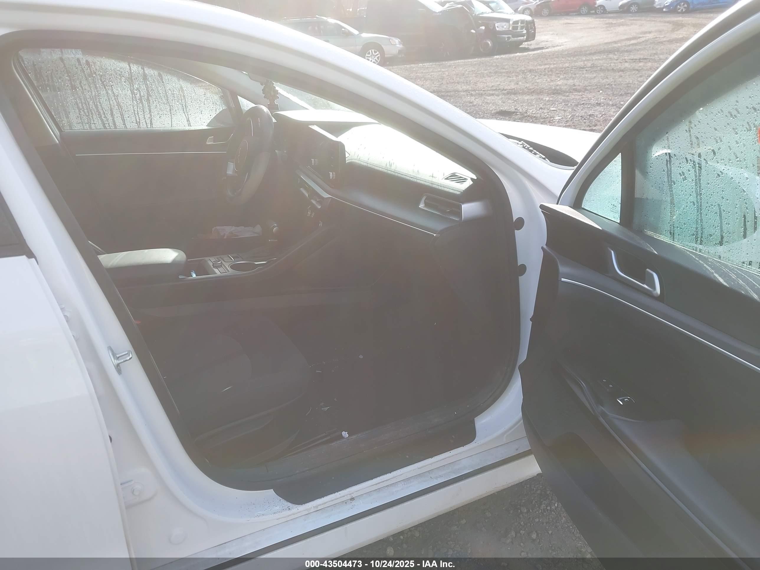 KIA K5 image 5
