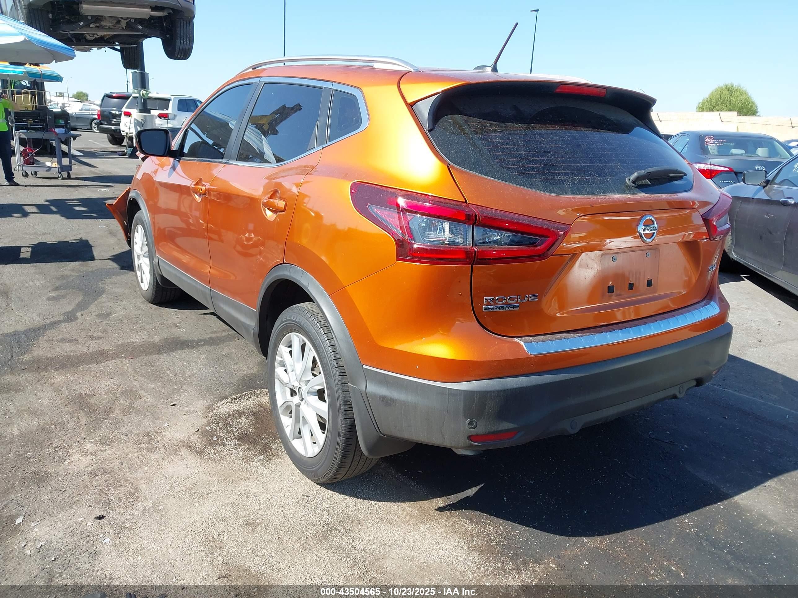 NISSAN ROGUE image 3
