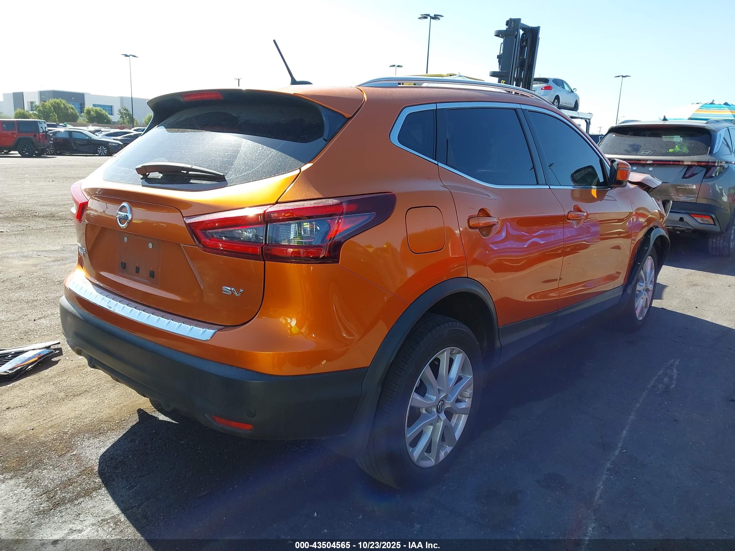 NISSAN ROGUE image 4